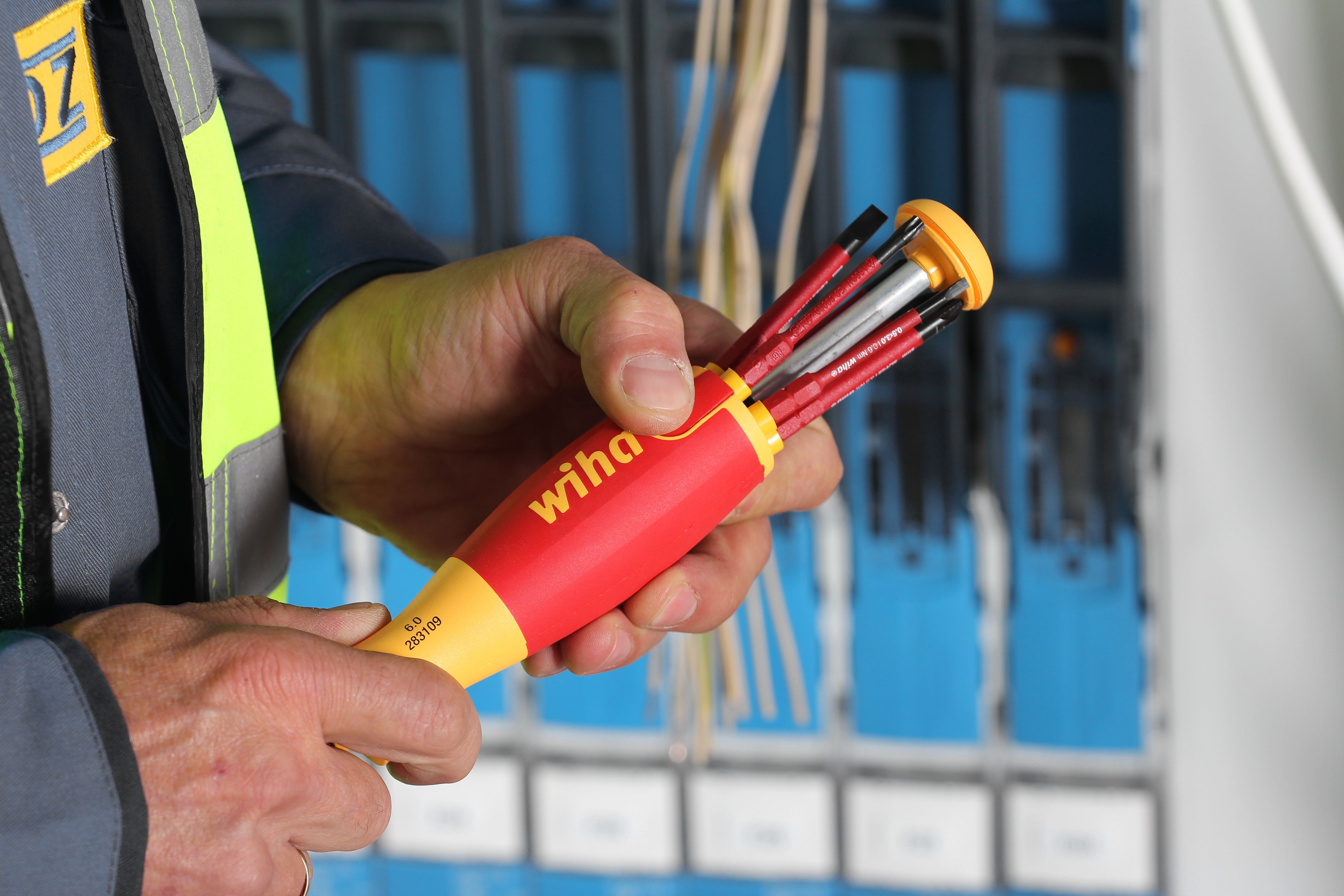 Wiha Skruvmejsel med bitsmagasin LiftUp electric Spår, Pozidriv, PlusMinus/Pozidriv med 6 slimBits i SB-kartongförpackning (41235)