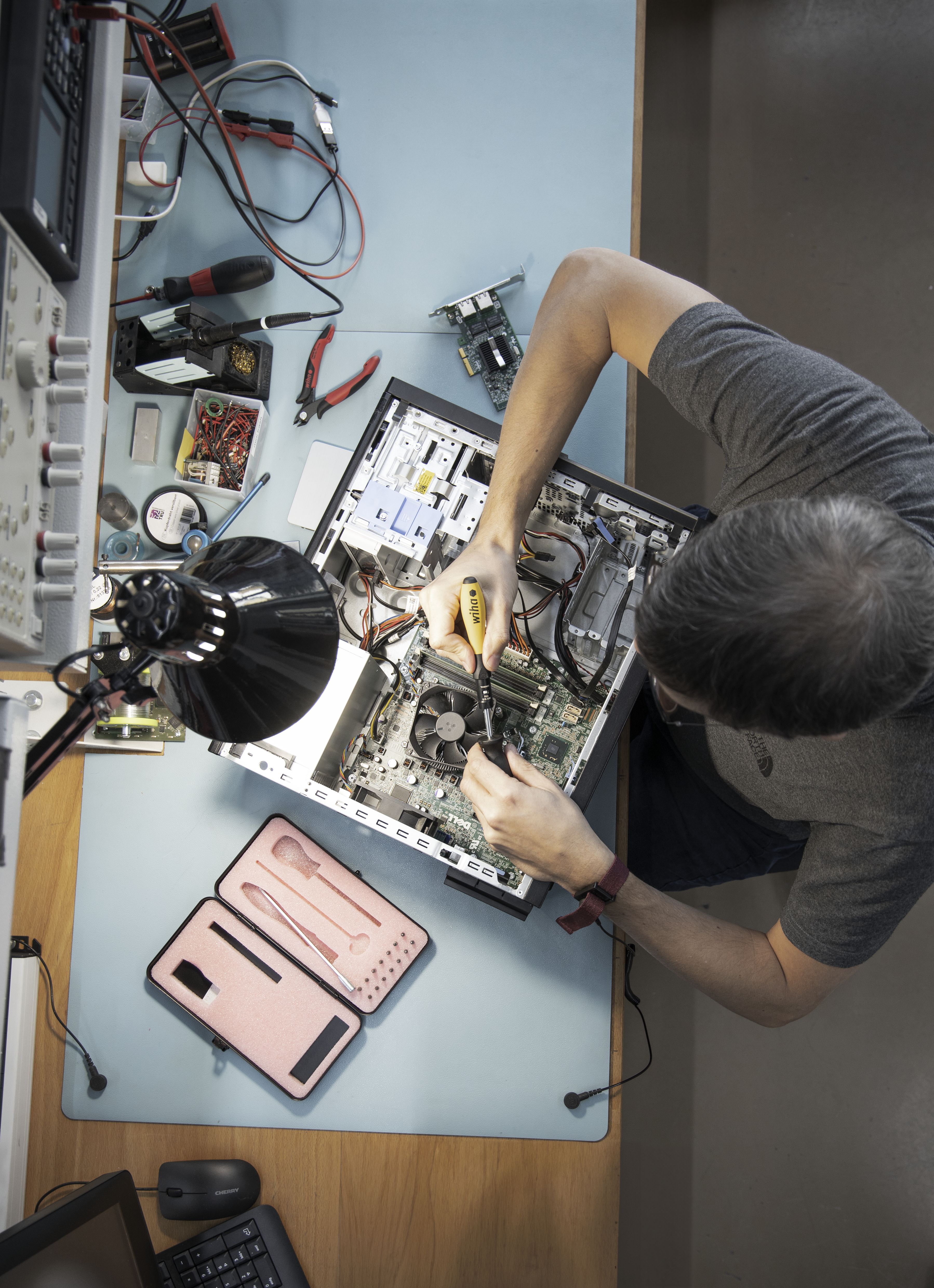 Wiha Sats med vridmomentskruvmejslar TorqueVario®-S Micro ESD 0,1–0,6 Nm blandat, 18 delar, variabelt inställbar vridmomentsbegränsning inkl. låda (45690)