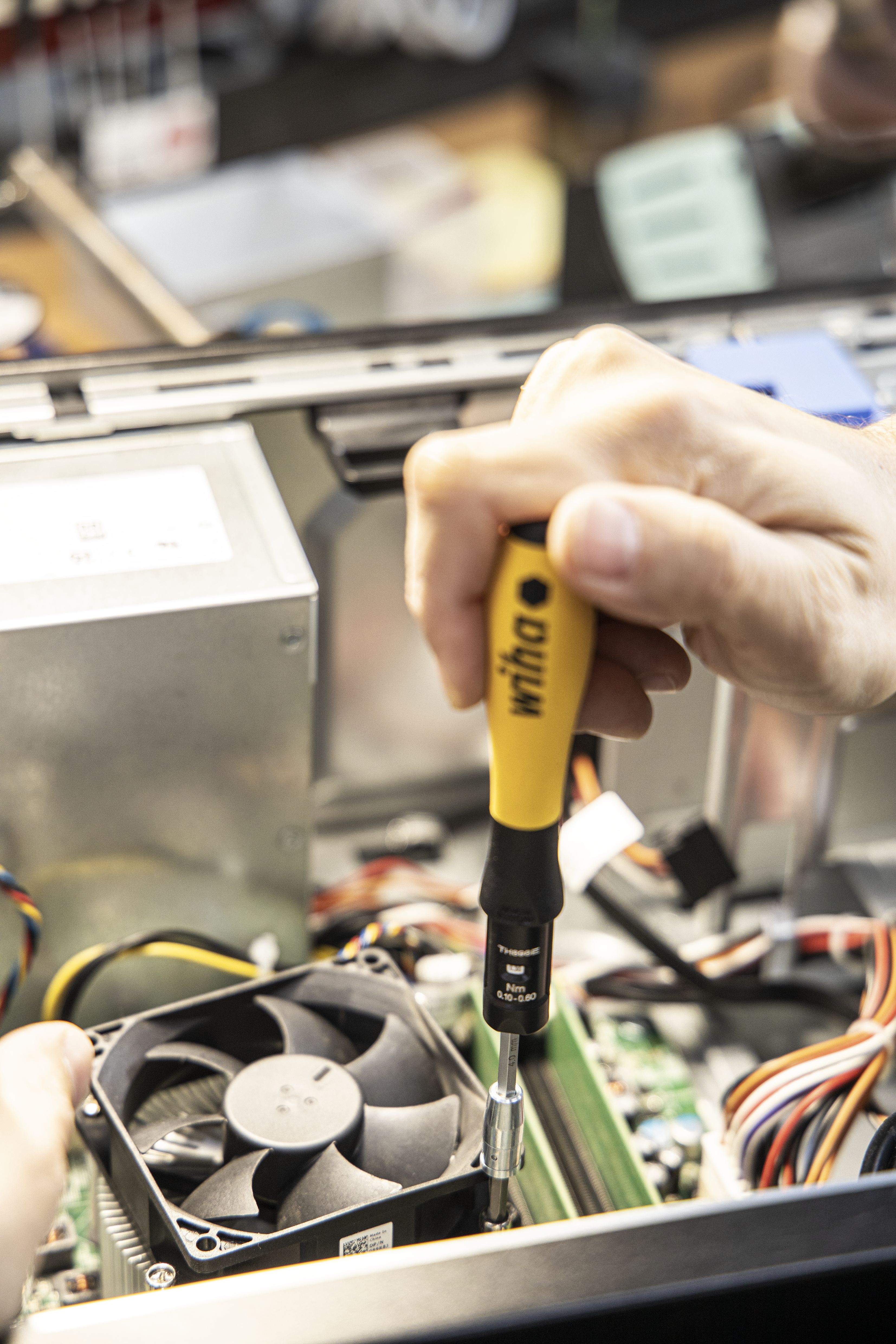 Wiha Sats med vridmomentskruvmejslar TorqueVario®-S Micro ESD 0,1–0,6 Nm blandat, 18 delar, variabelt inställbar vridmomentsbegränsning inkl. låda (45690)