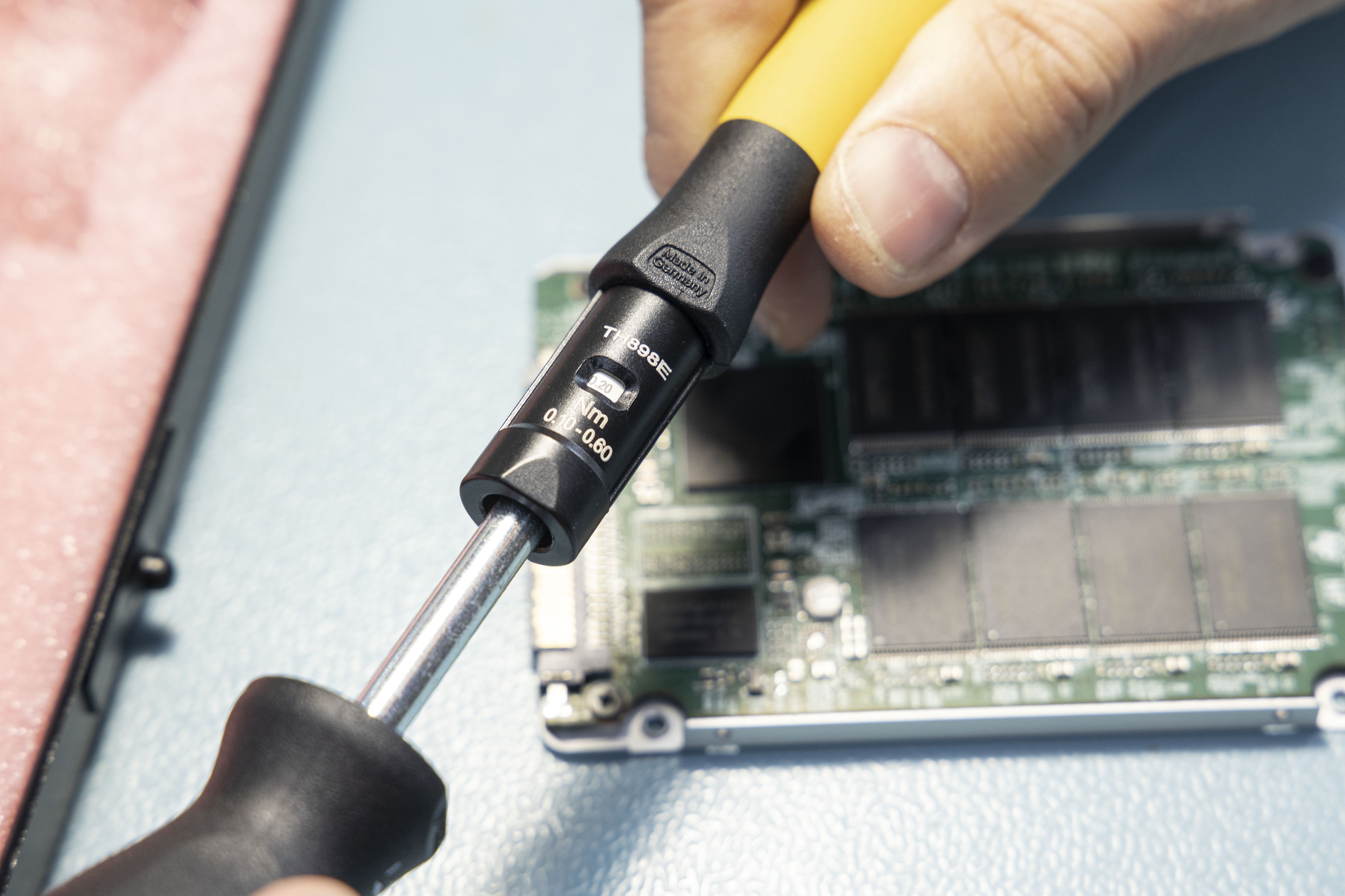 Wiha Sats med vridmomentskruvmejslar TorqueVario®-S Micro ESD 0,1–0,6 Nm blandat, 18 delar, variabelt inställbar vridmomentsbegränsning inkl. låda (45690)