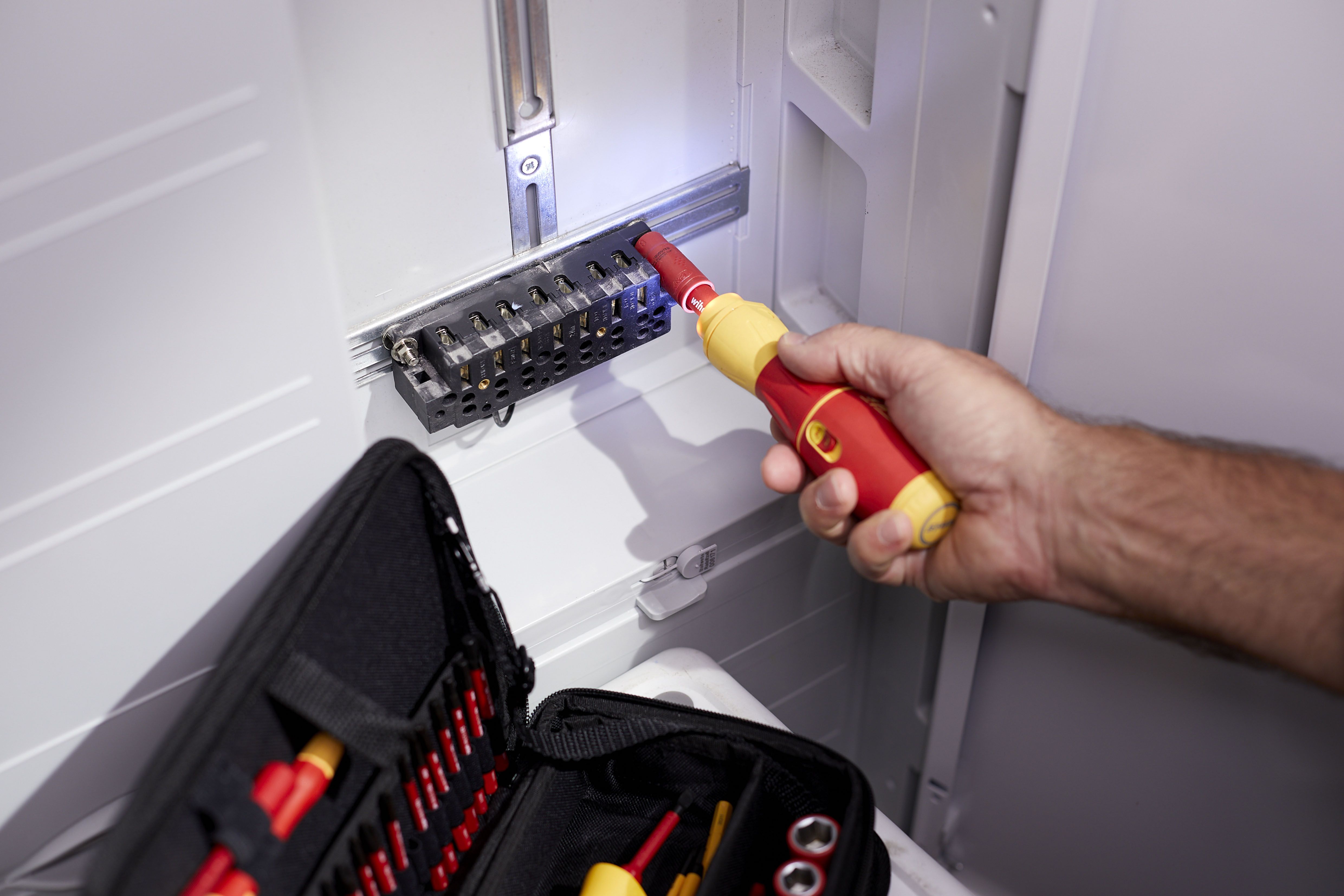 Wiha E-skruvmejsel speedE® II electric 7 delar, med slimBits, batterier och USB-laddare i L-boxx Mini (44318)