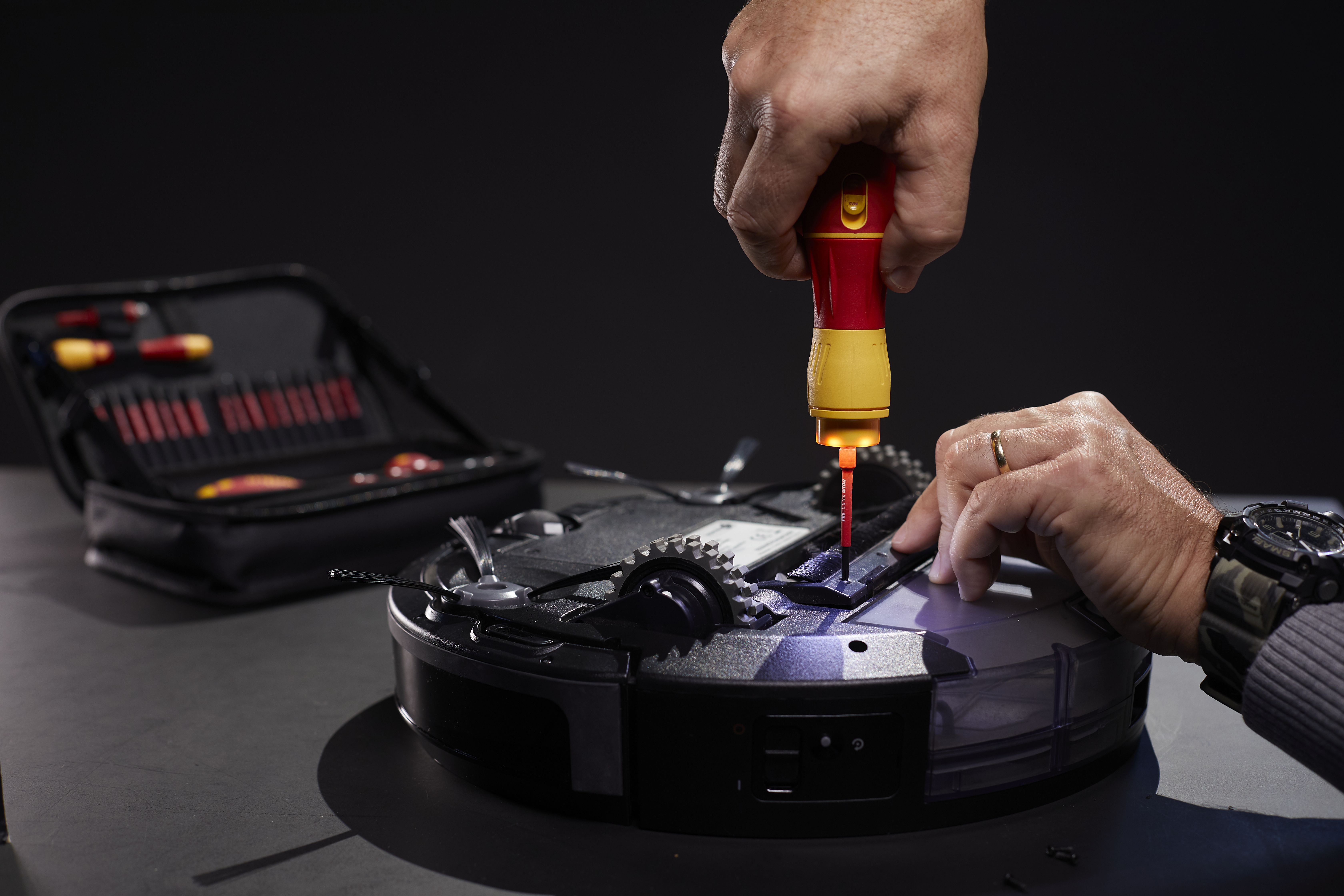 Wiha E-skruvmejsel speedE® II electric 7 delar, med slimBits, batterier och USB-laddare i L-boxx Mini (44318)