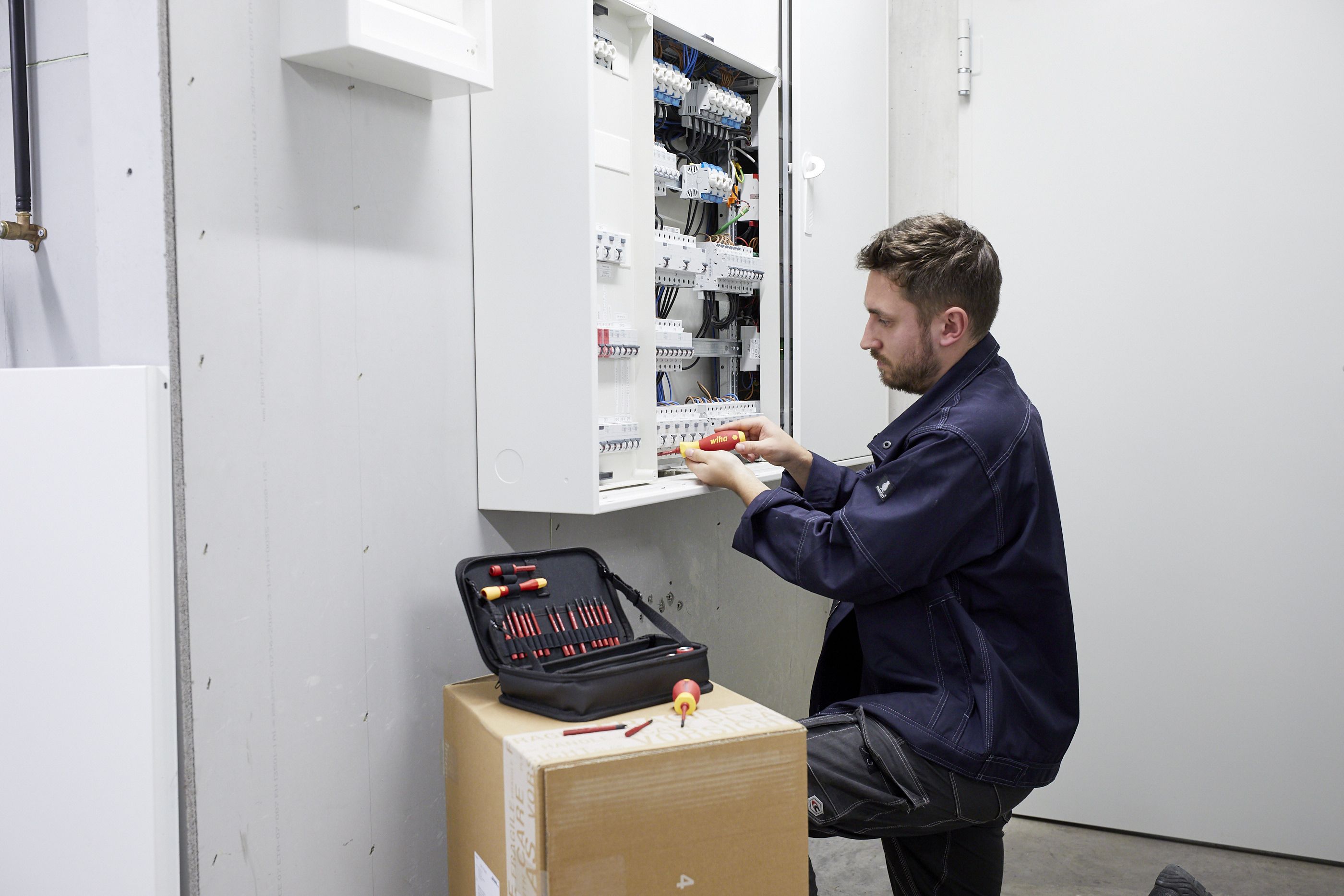Wiha Verktygssats slimVario® electric blandad 32 delar inkl. funktionsväska (43465)
