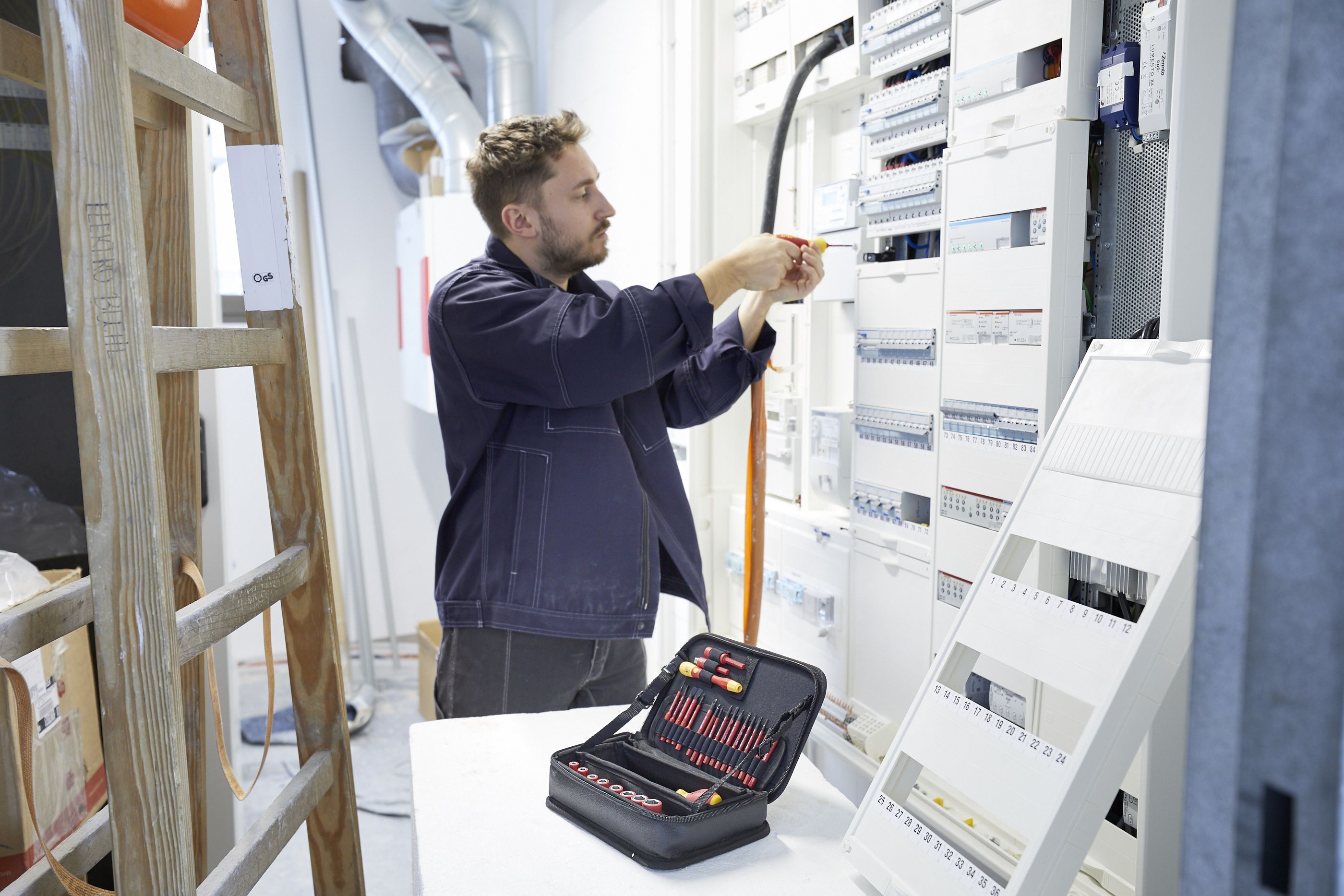 Wiha Verktygssats slimVario® electric blandad 32 delar inkl. funktionsväska (43465)