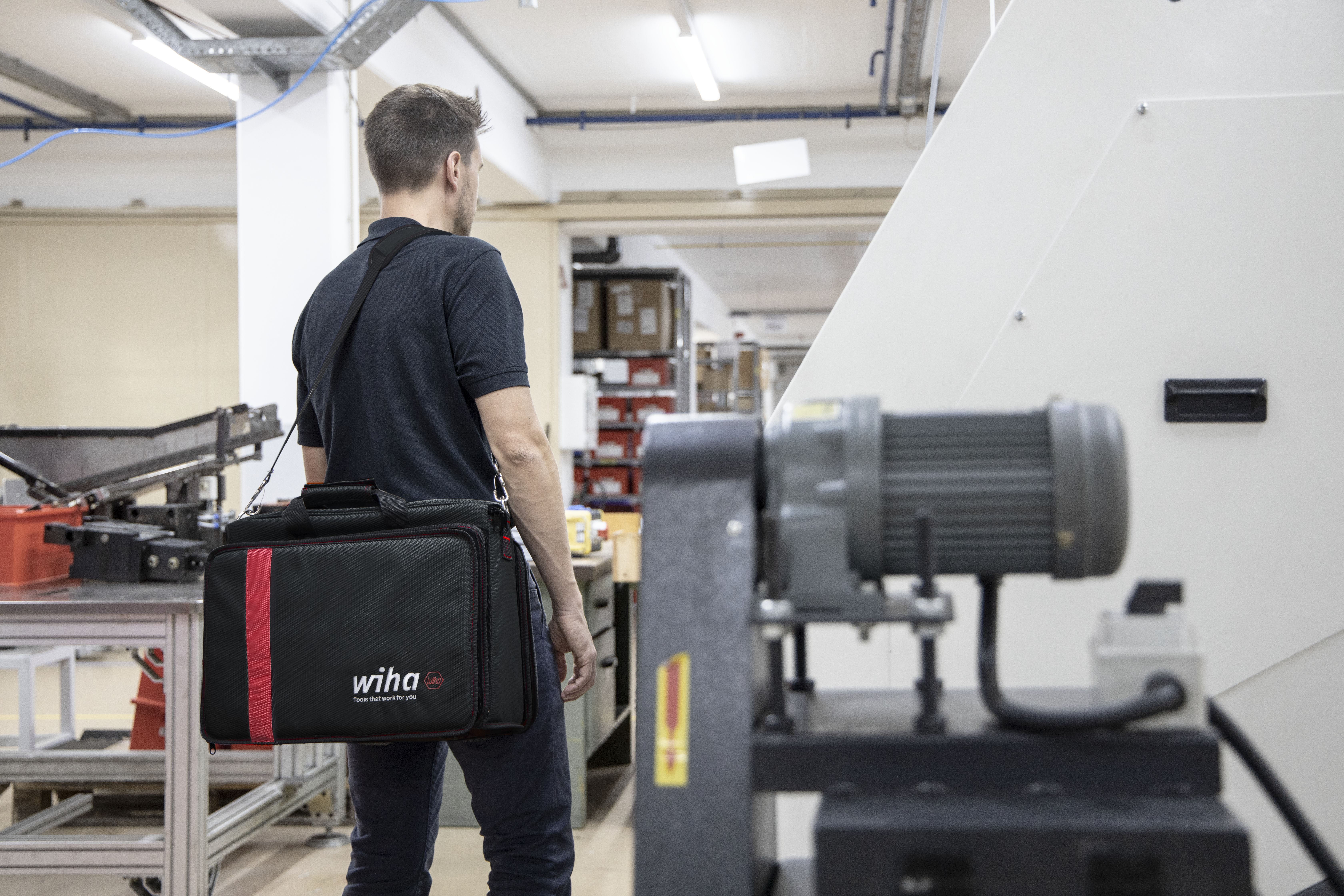 Wiha Verktygssats för servicetekniker blandat 30 delar inkl. väska (43879)