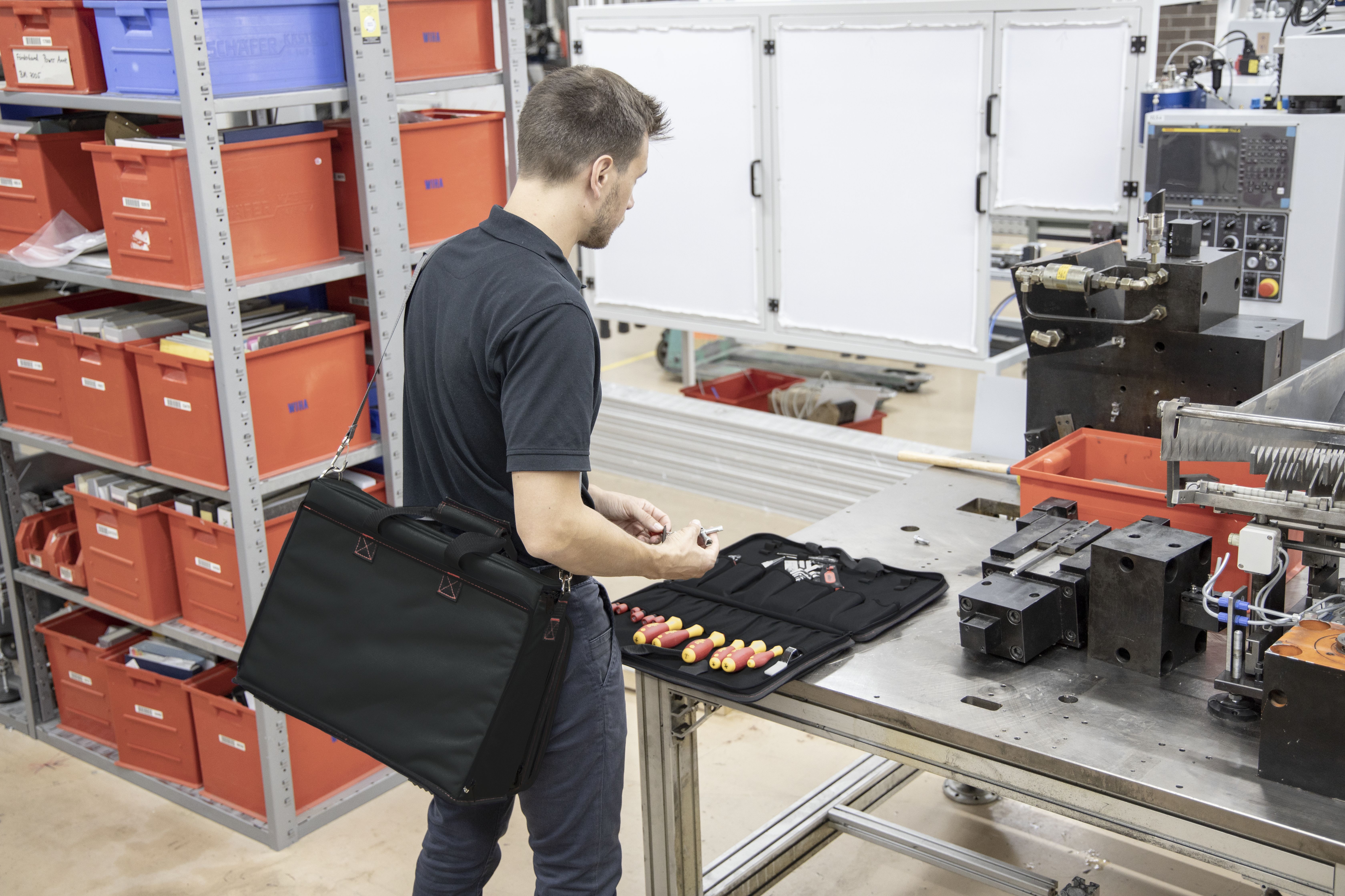 Wiha Verktygssats för servicetekniker blandat 30 delar inkl. väska (43879)
