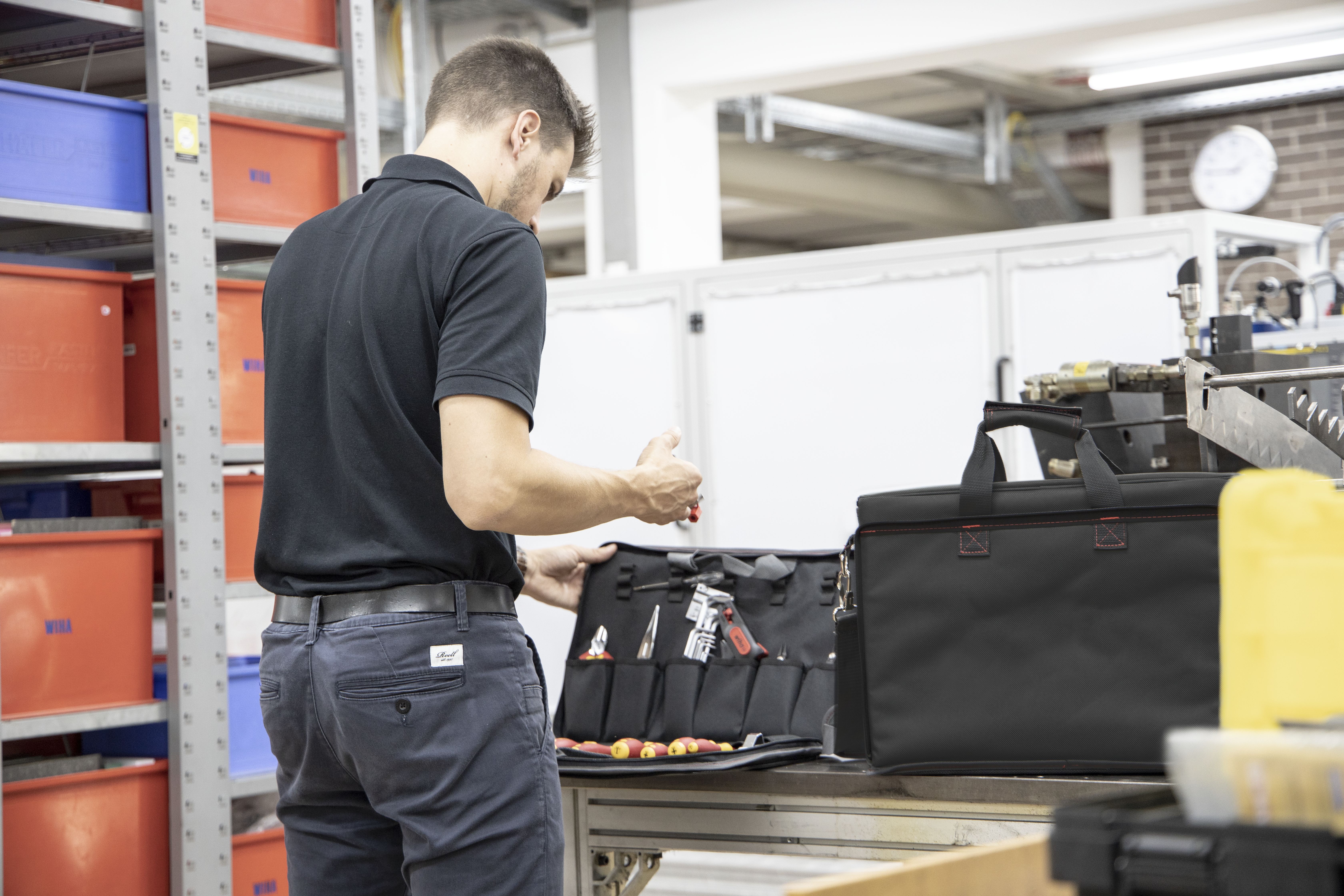 Wiha Verktygssats för servicetekniker blandat 30 delar inkl. väska (43879)