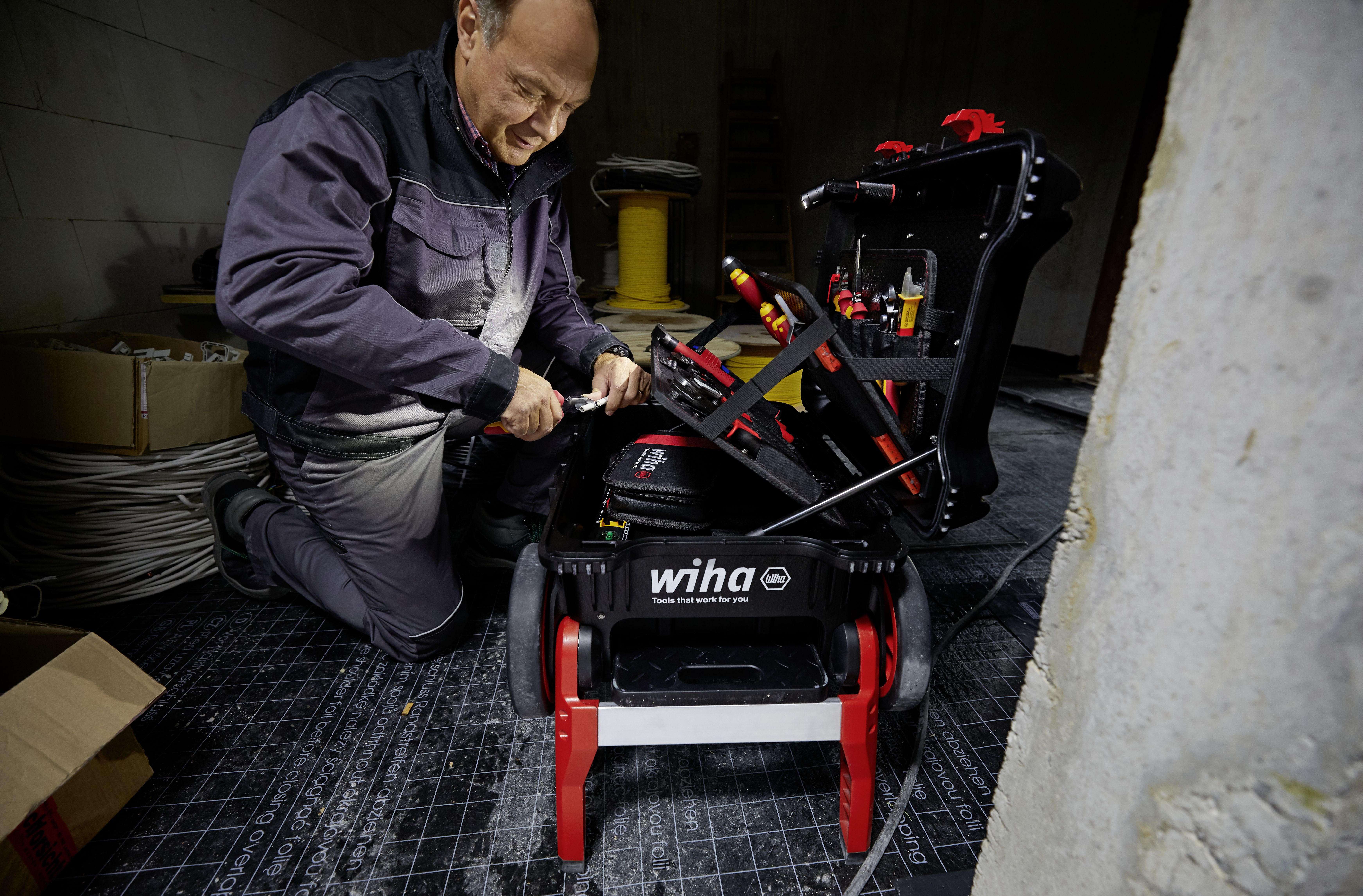 Wiha Verktygsväsksats XXL III electric blandat 104 delar inkl. verktygsväska (44128)
