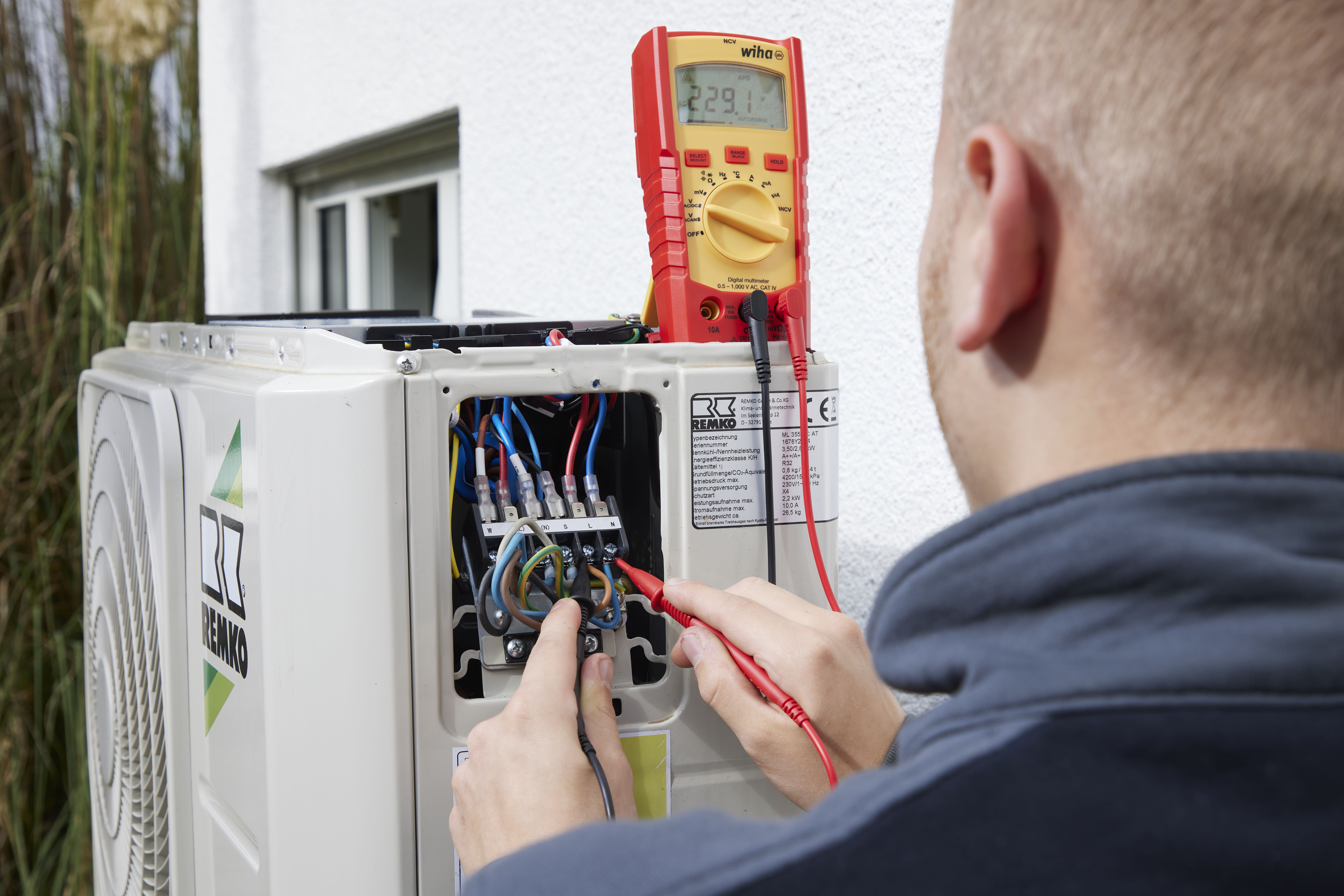 Wiha Digital multimeter till 1 000 V AC, CAT IV inkl. 2x AAA-batterier (45215)