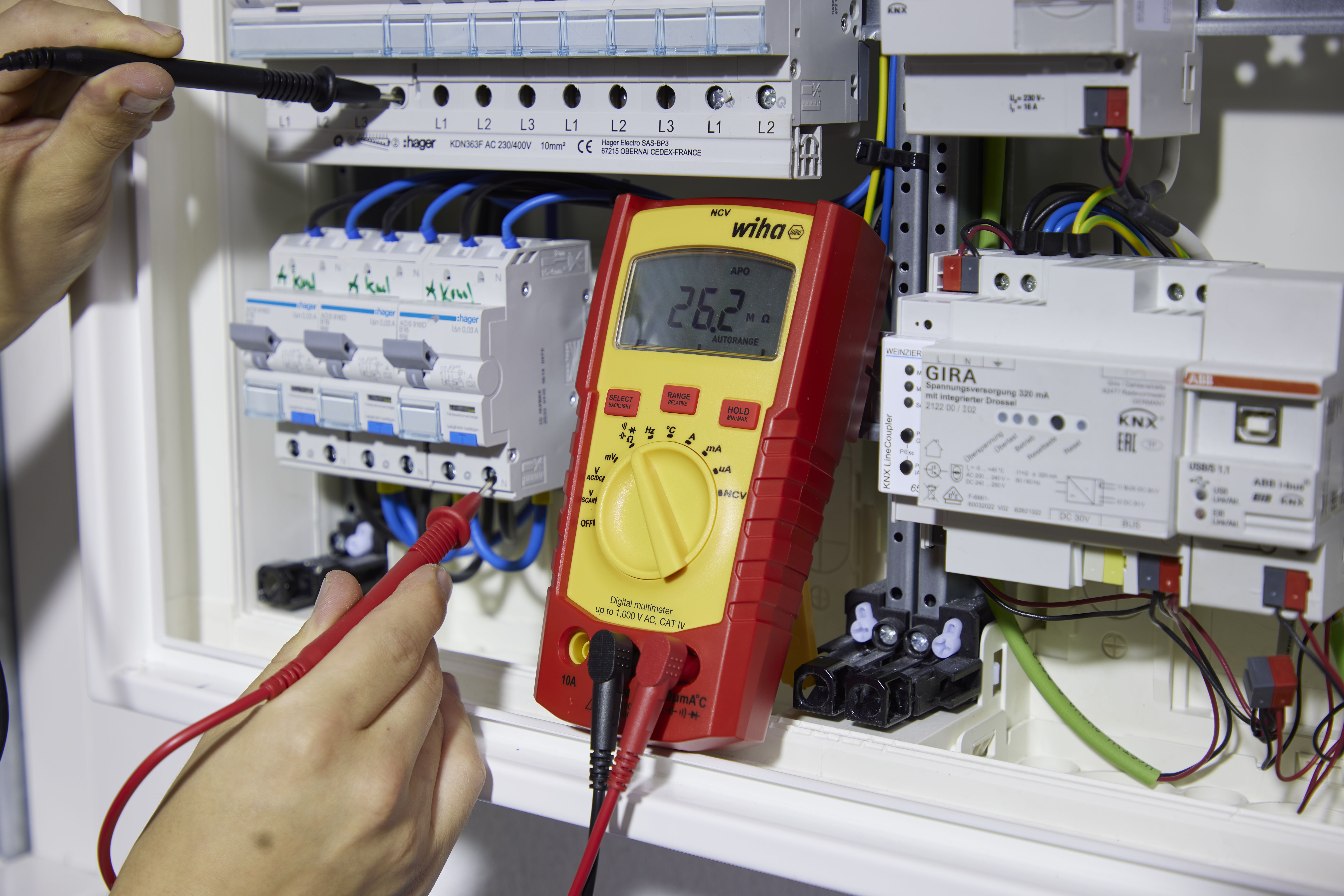 Wiha Digital multimeter till 1 000 V AC, CAT IV inkl. 2x AAA-batterier (45215)