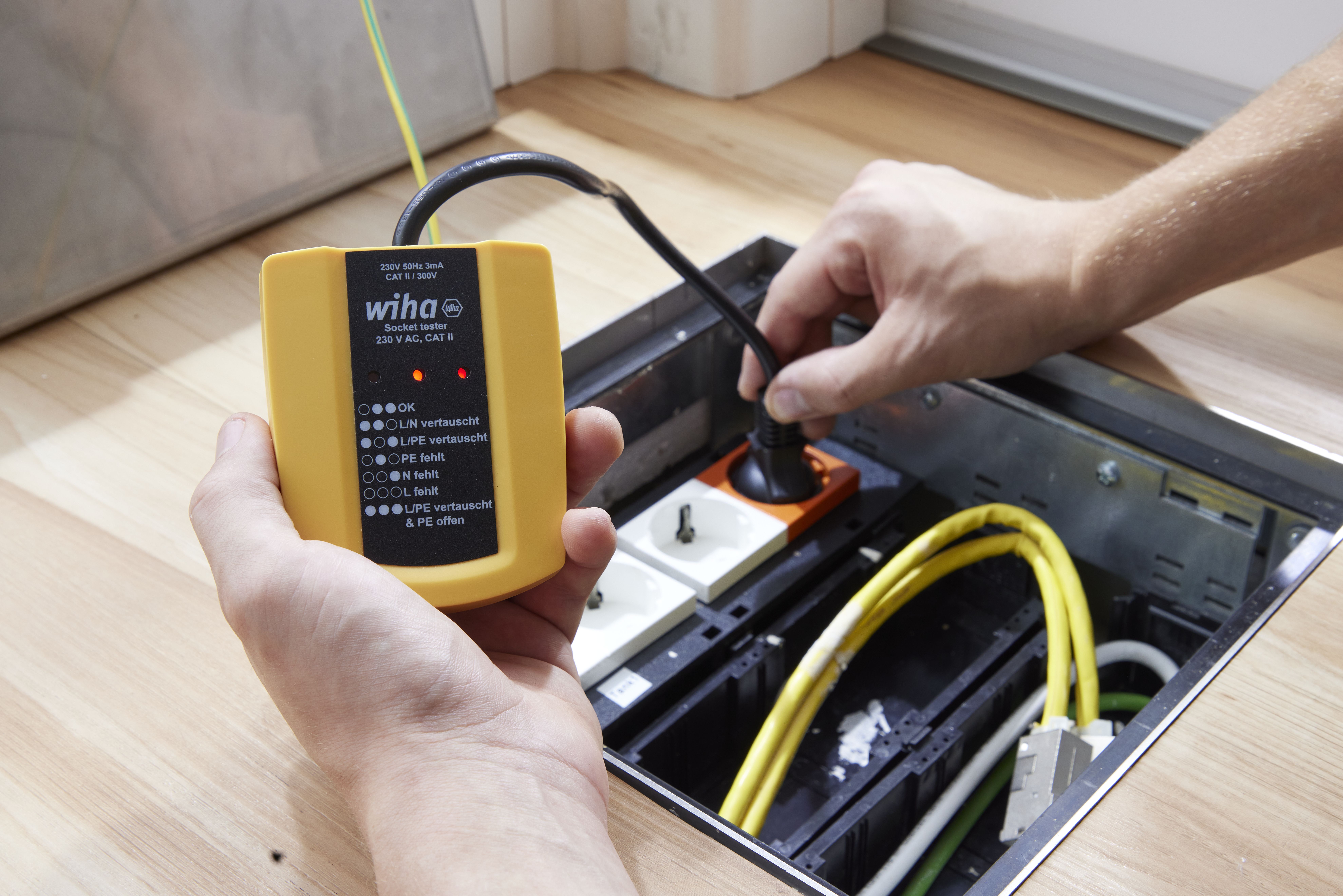 Wiha Uttagstestare 230 V AC, CAT II (45220)