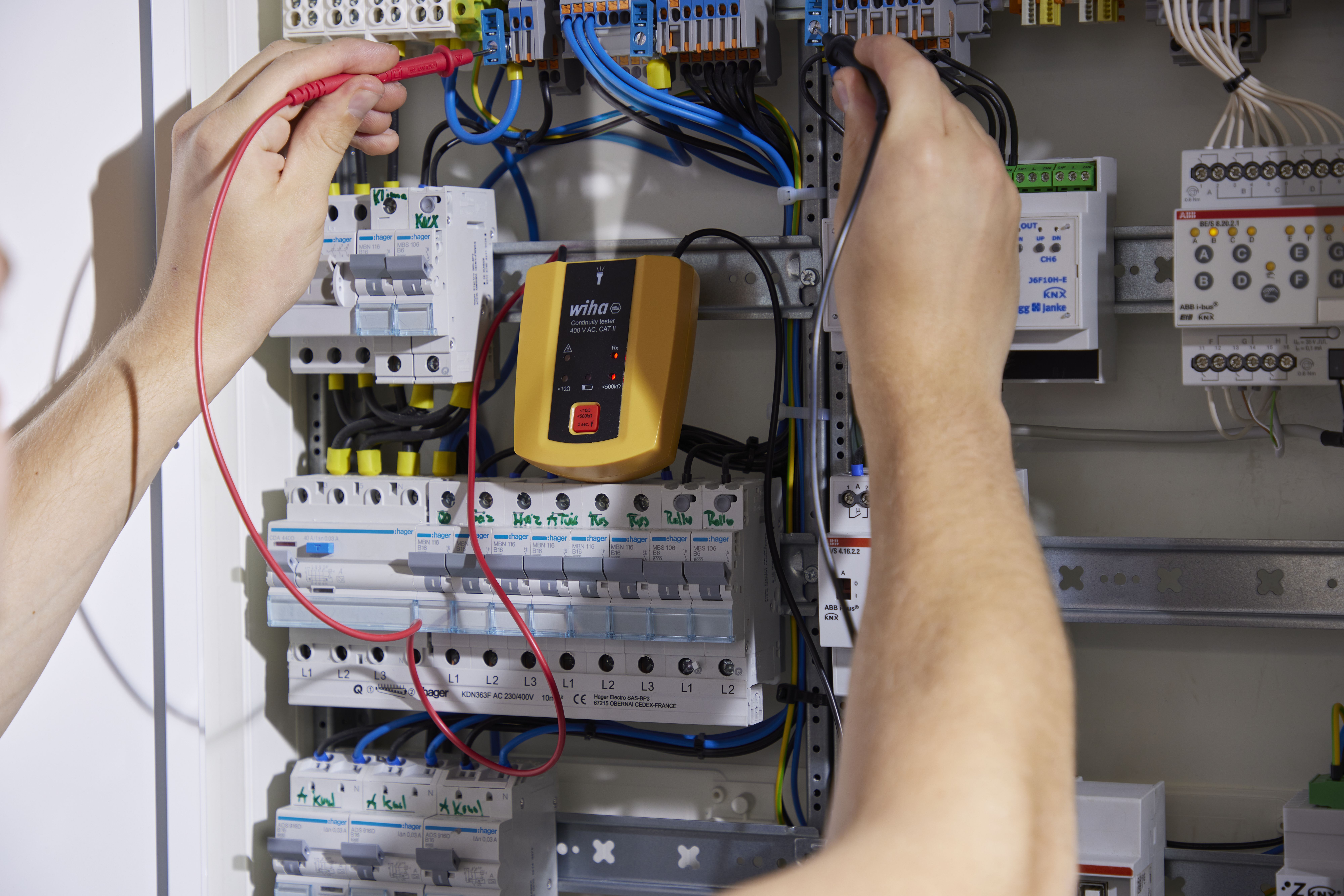 Wiha Kontinuitetsprovare till 400 V AC, CAT II inkl. 2x AAA-batterier (45222)
