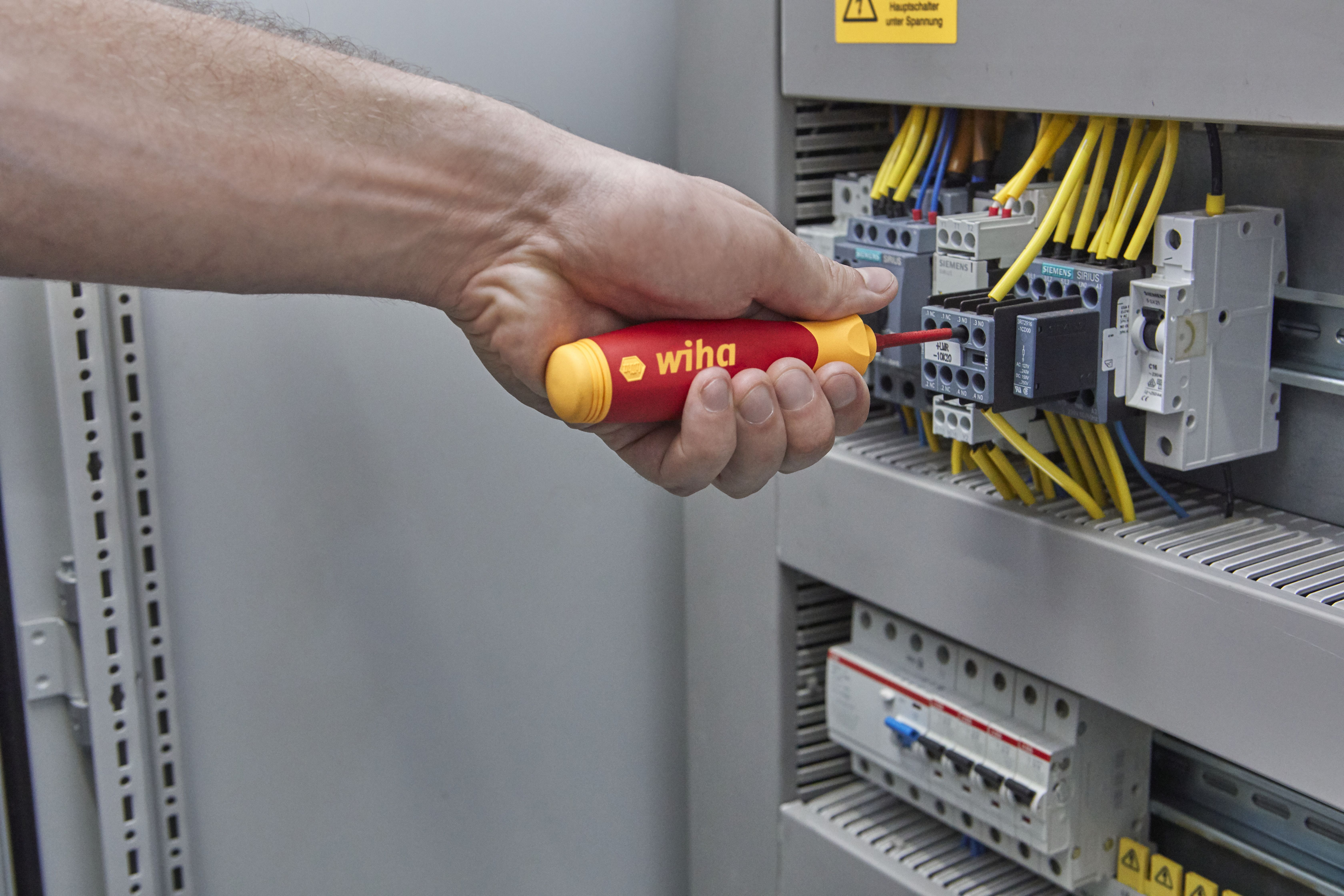 Wiha Skruvmejsel med bitsmagasin PocketMax® electric blandat med 4 slimBits (45296)