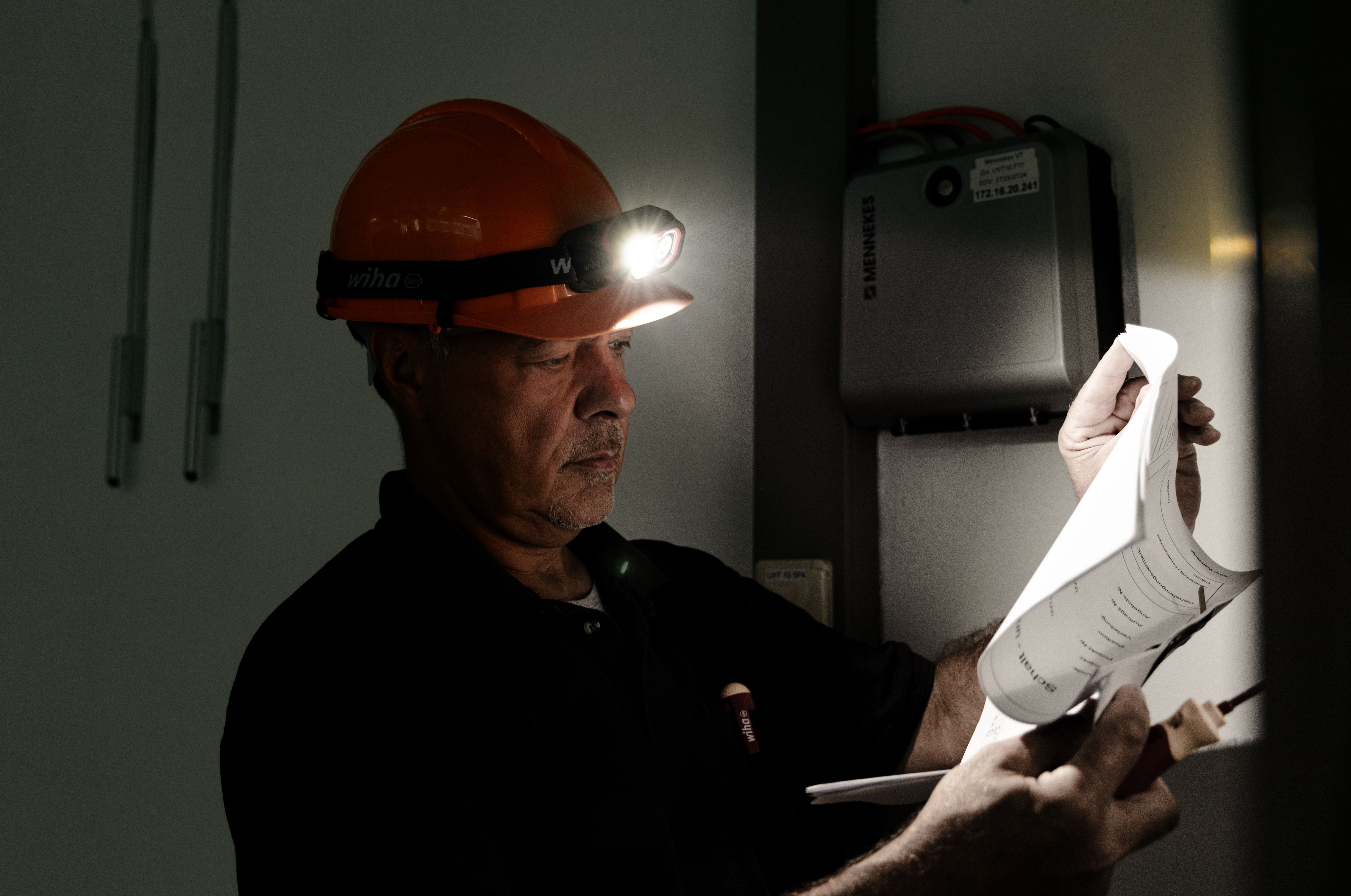 Wiha Pannlampa 500 lm med rörelsesensor (45700)