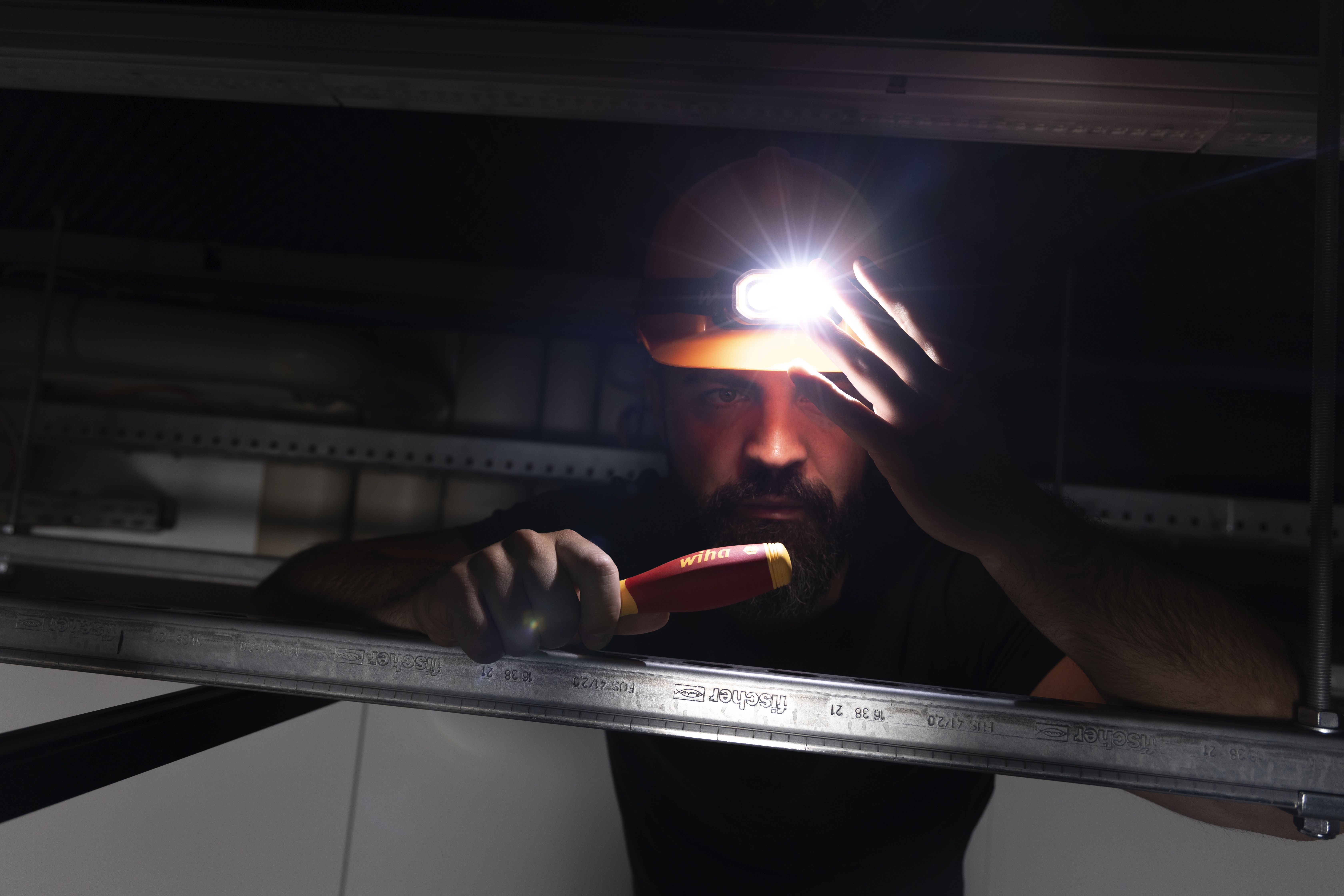 Wiha Pannlampa 500 lm med rörelsesensor (45700)