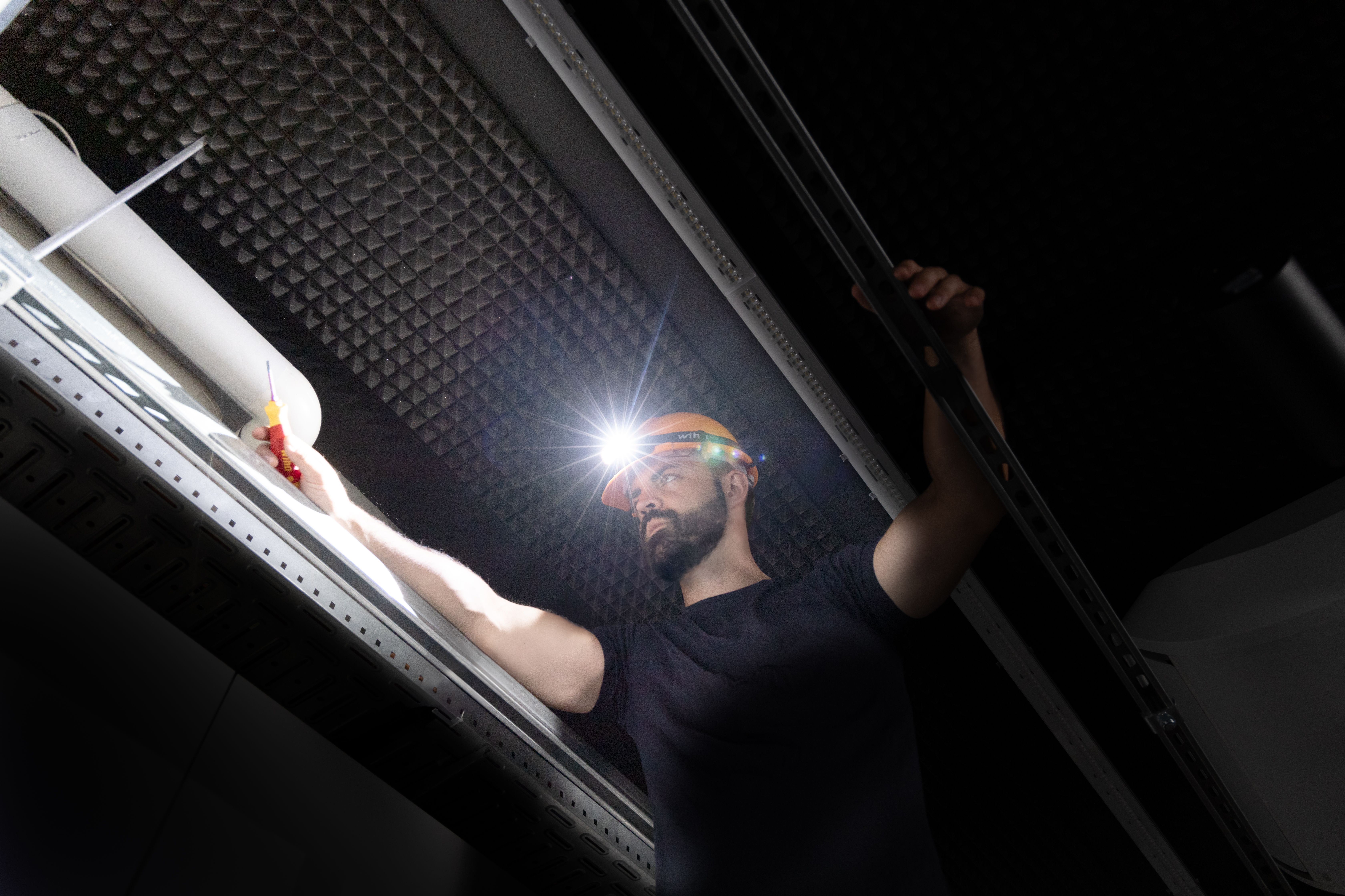 Wiha Pannlampa 500 lm med rörelsesensor (45700)