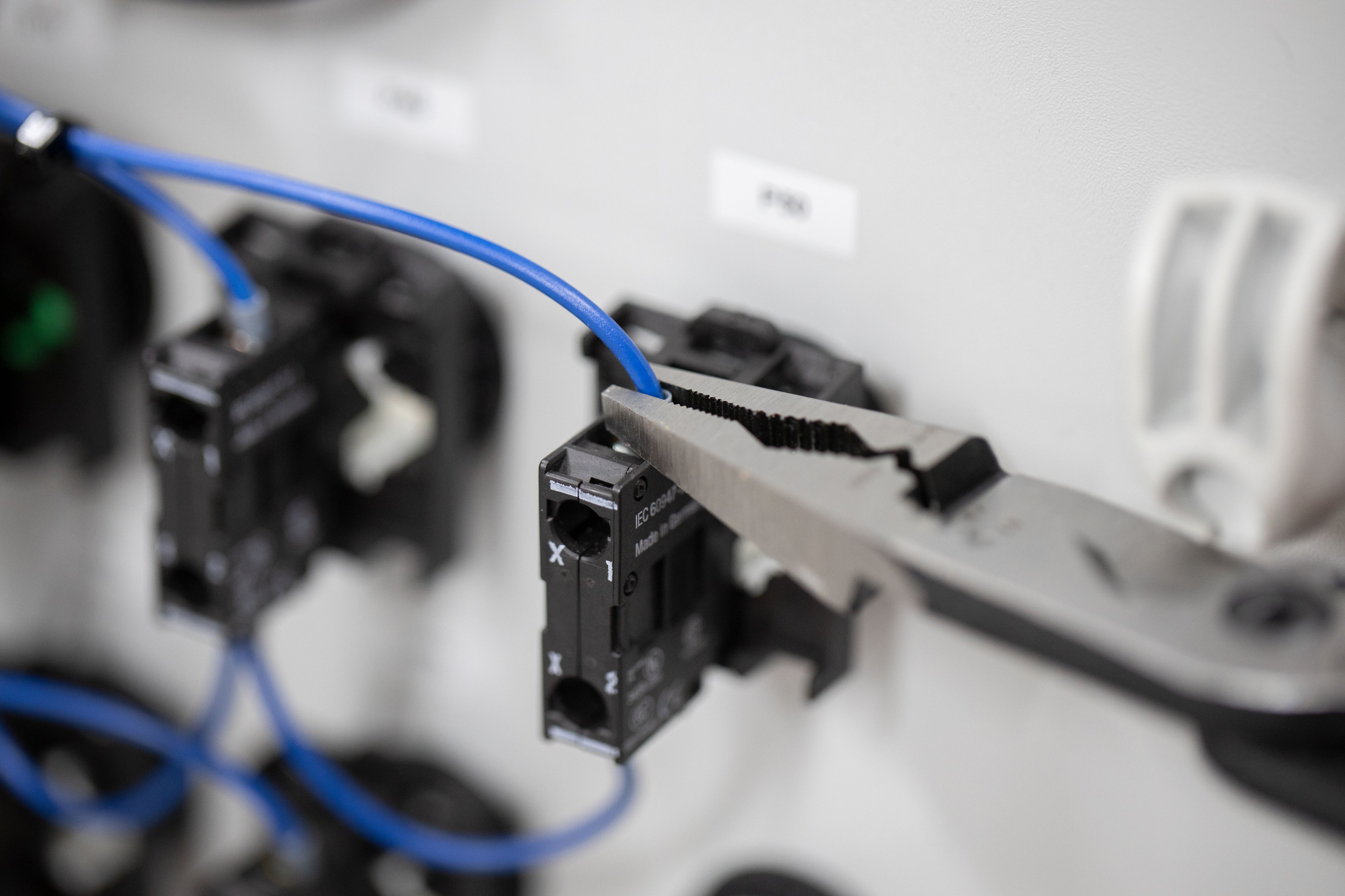 Wiha Multifunktionstång 8i1 Industrial electric med till-och frånkopplingsbar öppningsfjäder (45705)