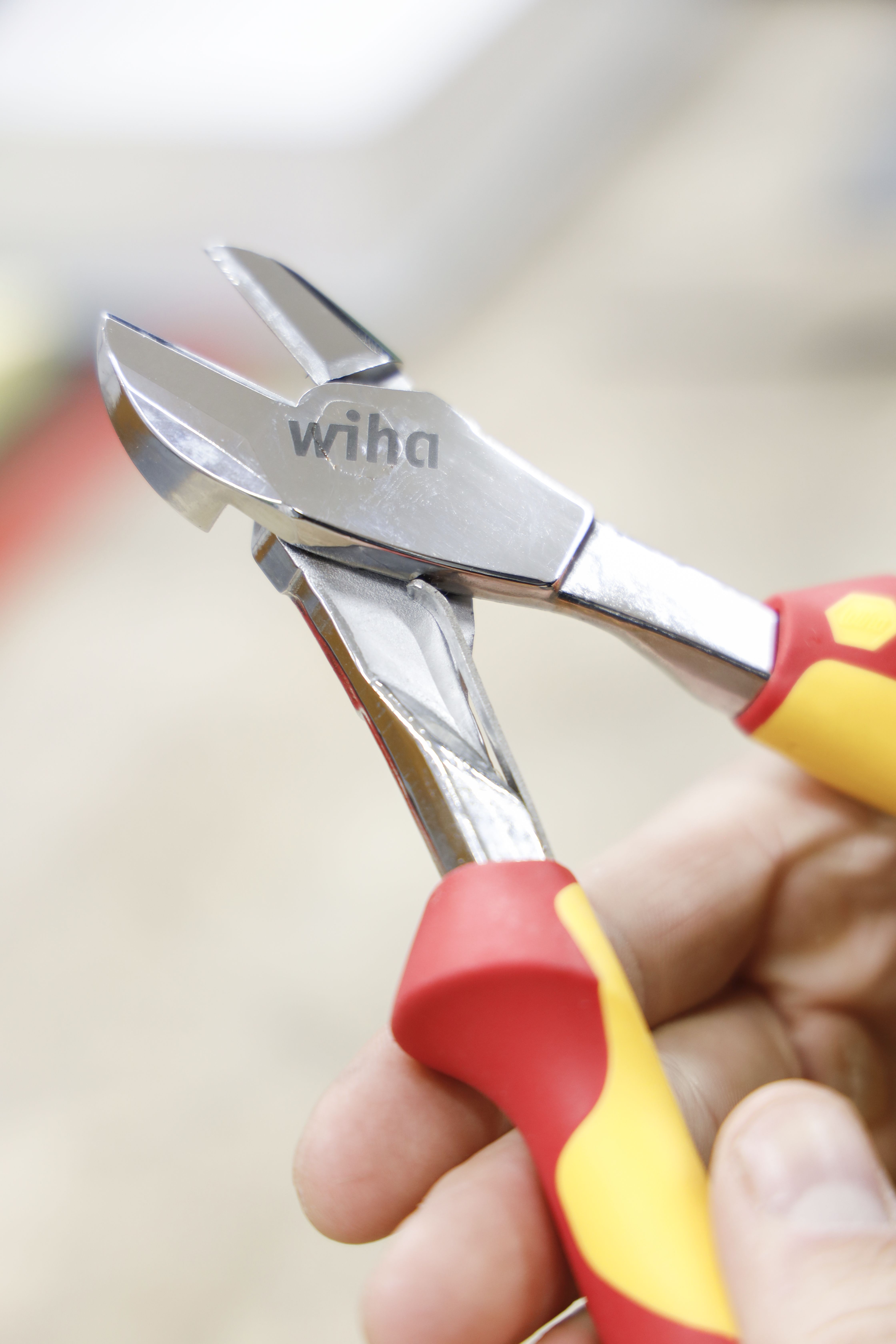 Wiha Kraftsidavbitare Professional VDE med DynamicJoint® med till- och frånkopplingsbar öppningsfjäder 160 mm, 6 1/2