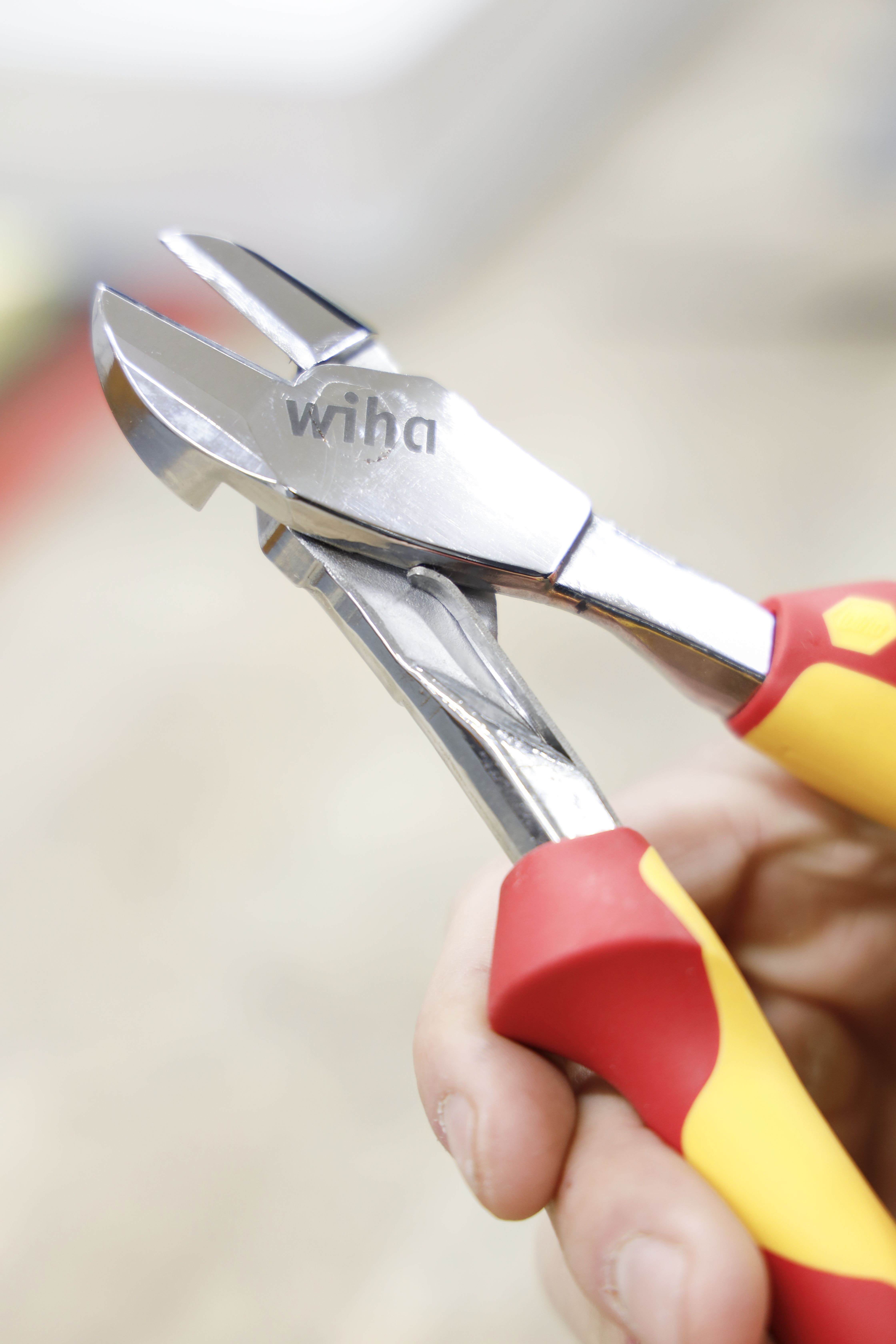 Wiha Kraftsidavbitare Professional VDE med DynamicJoint® med till- och frånkopplingsbar öppningsfjäder 160 mm, 6 1/2