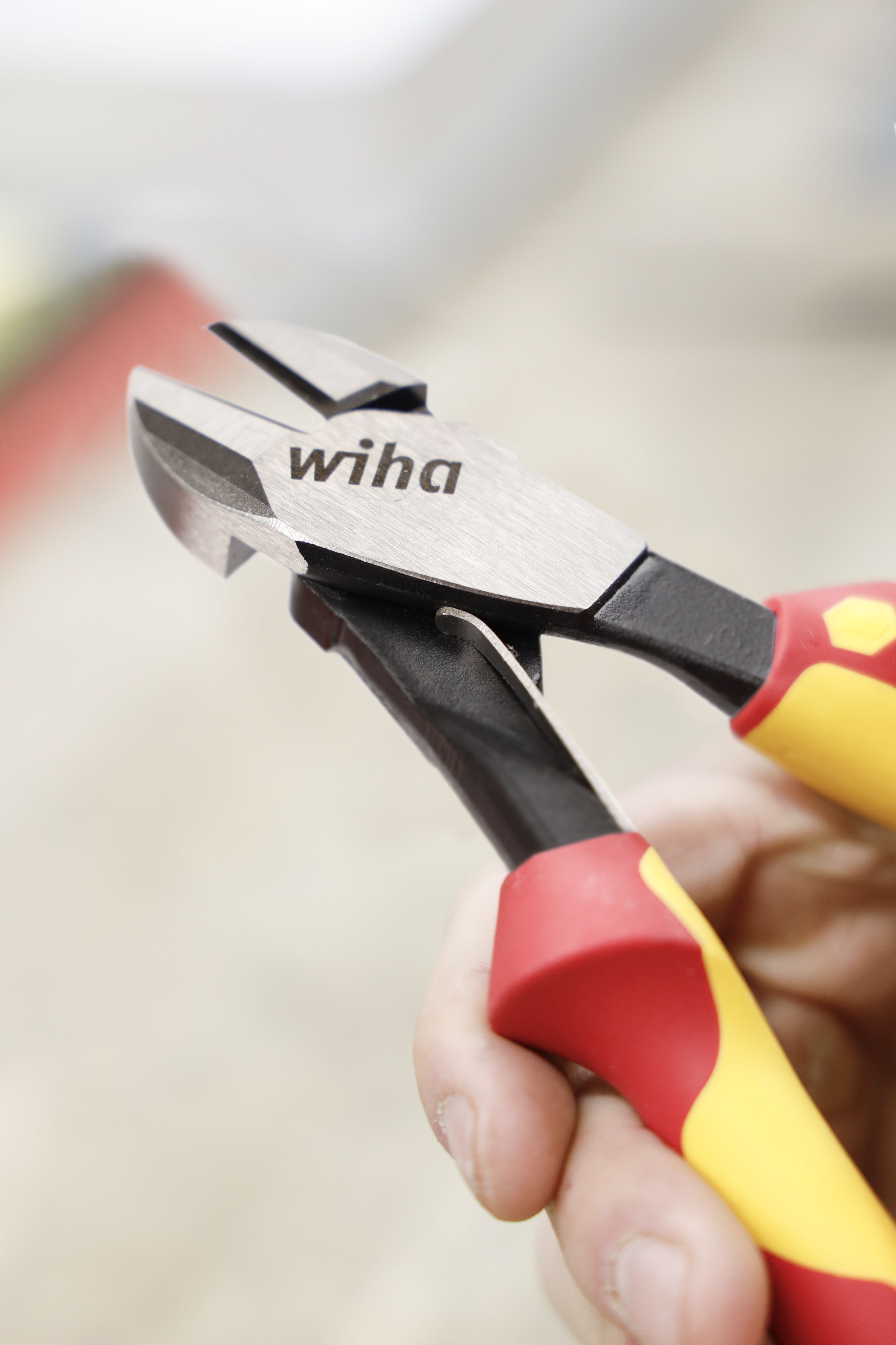 Wiha Kraftsidavbitare Industrial VDE med DynamicJoint® med till- och frånkopplingsbar öppningsfjäder 200 mm, 8
