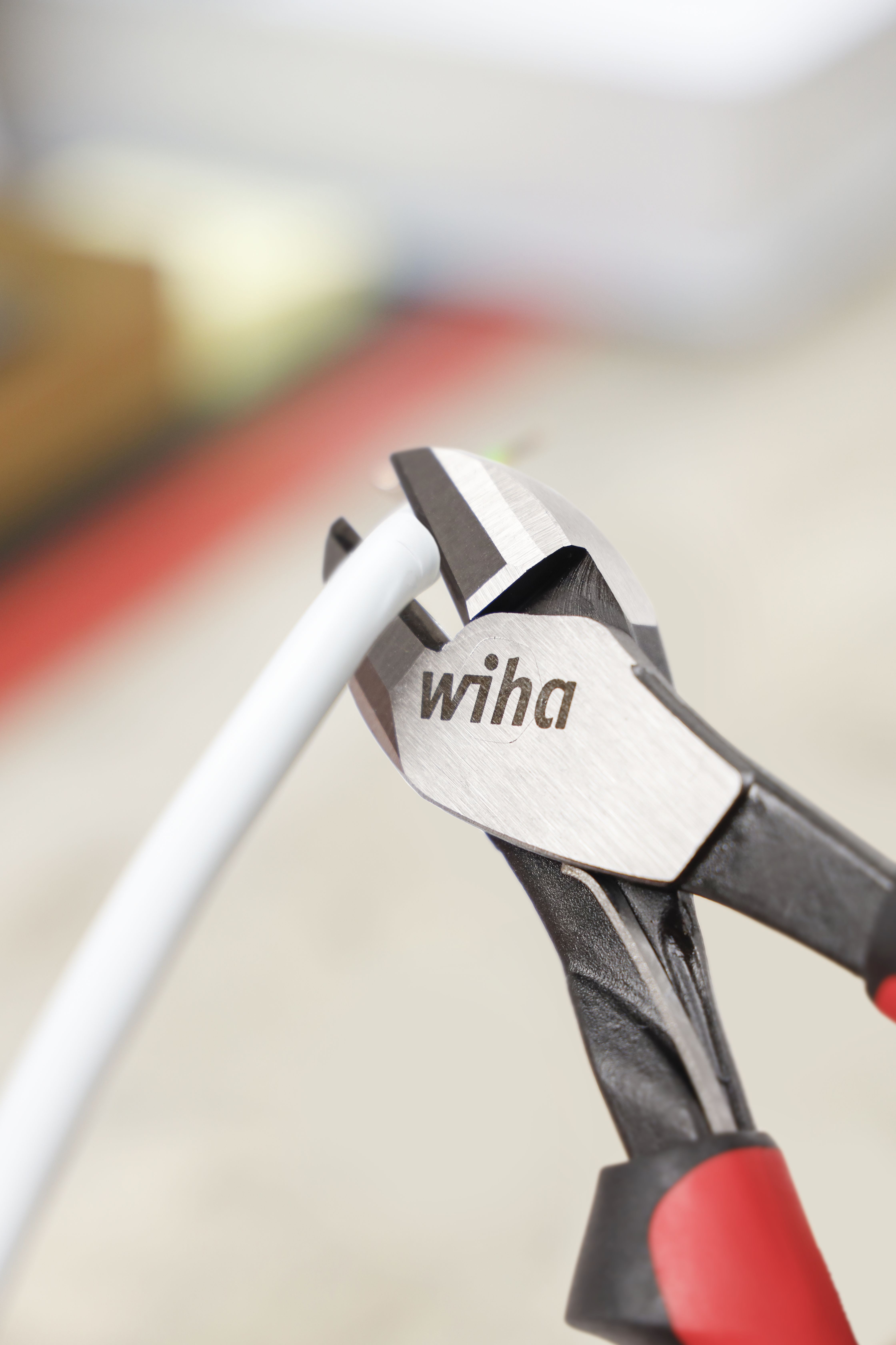 Wiha Kraftsidavbitare Industrial VDE med DynamicJoint® med till- och frånkopplingsbar öppningsfjäder 200 mm, 8