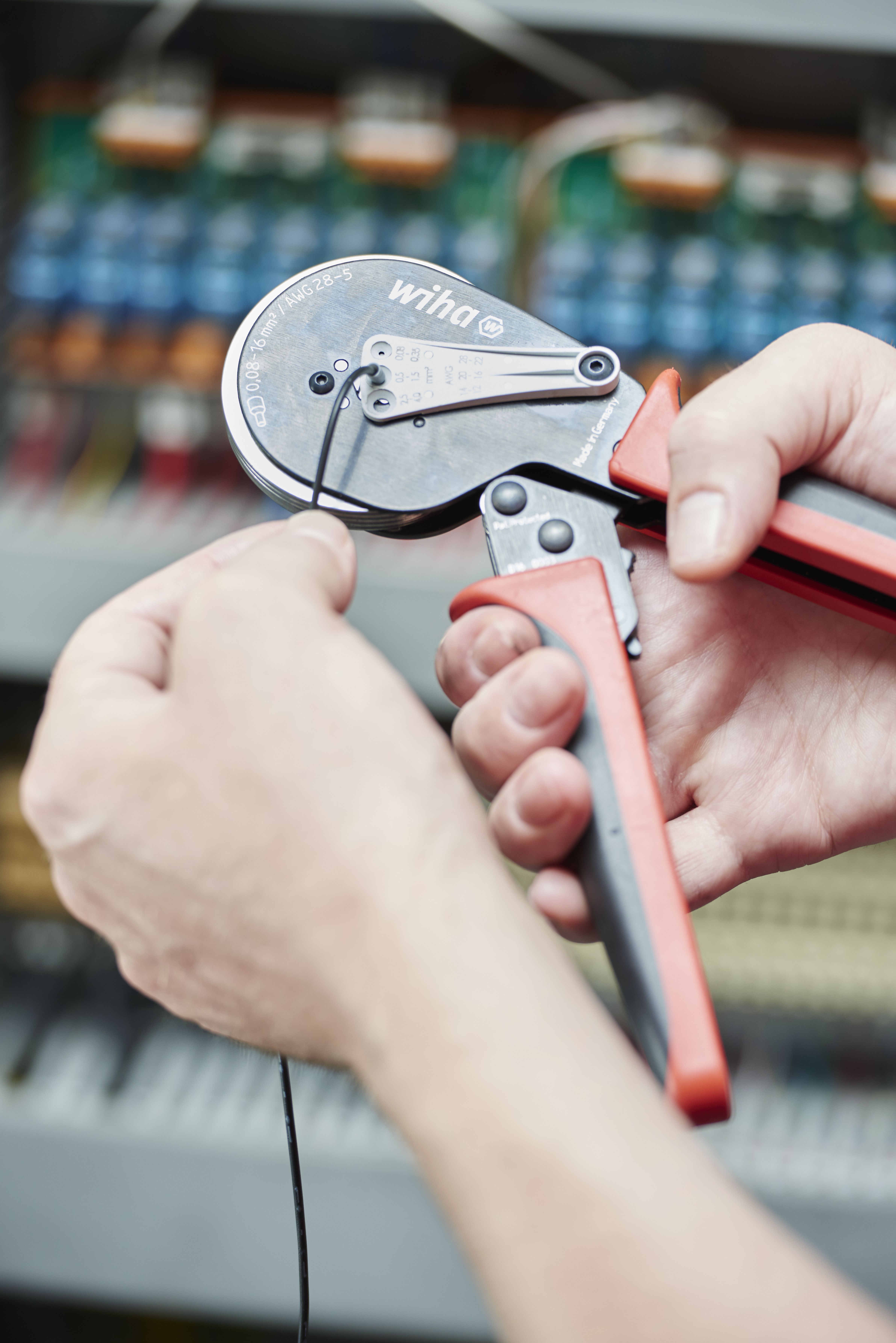 Wiha Krimpverktyg automatiskt till ändhylsor, sexkantspressning 0,08 - 16 mm² 210 mm (41246)