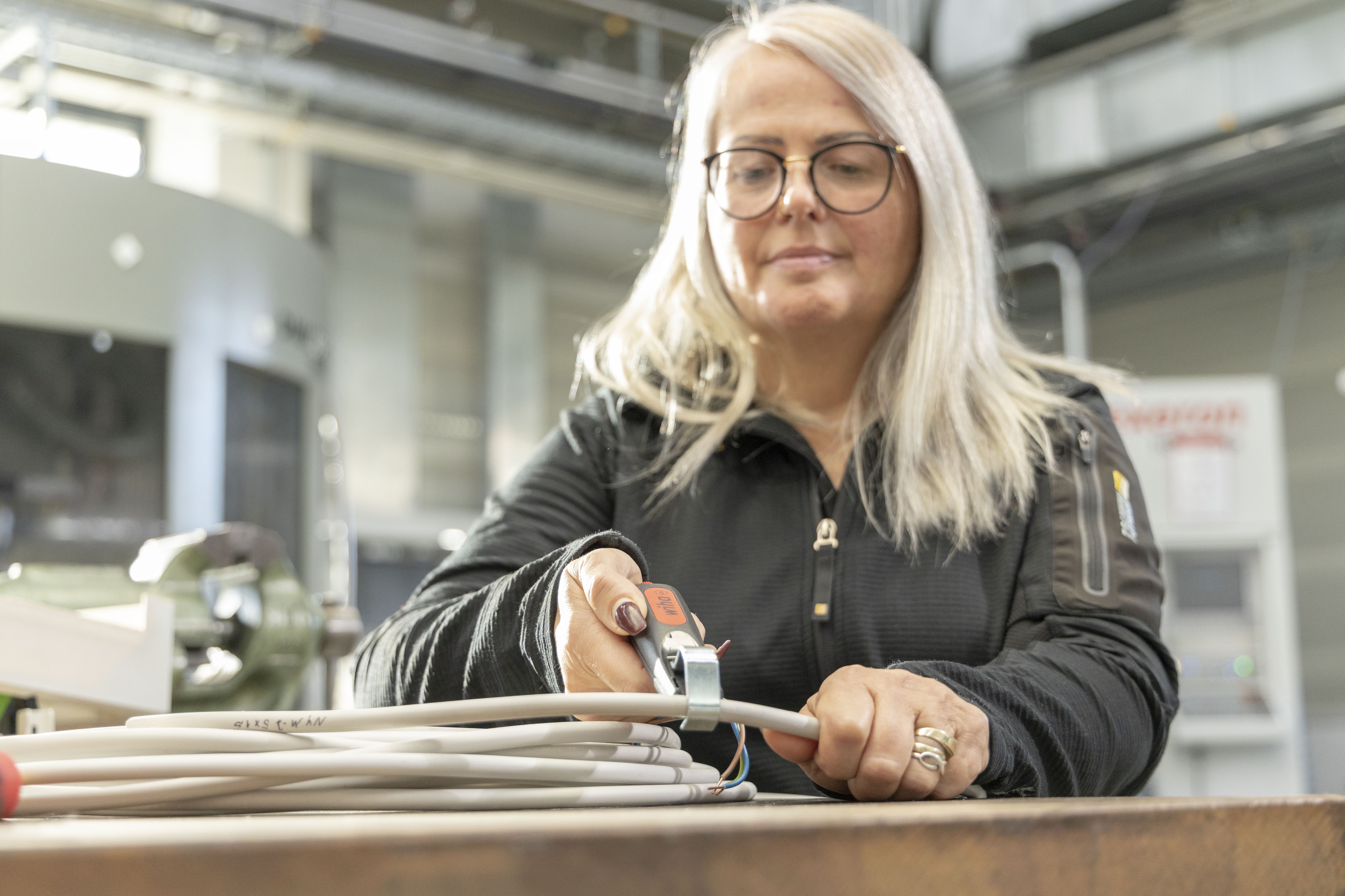 Wiha Avskalningsverktyg med roterande klinga för rundkabel 130 mm (44240)