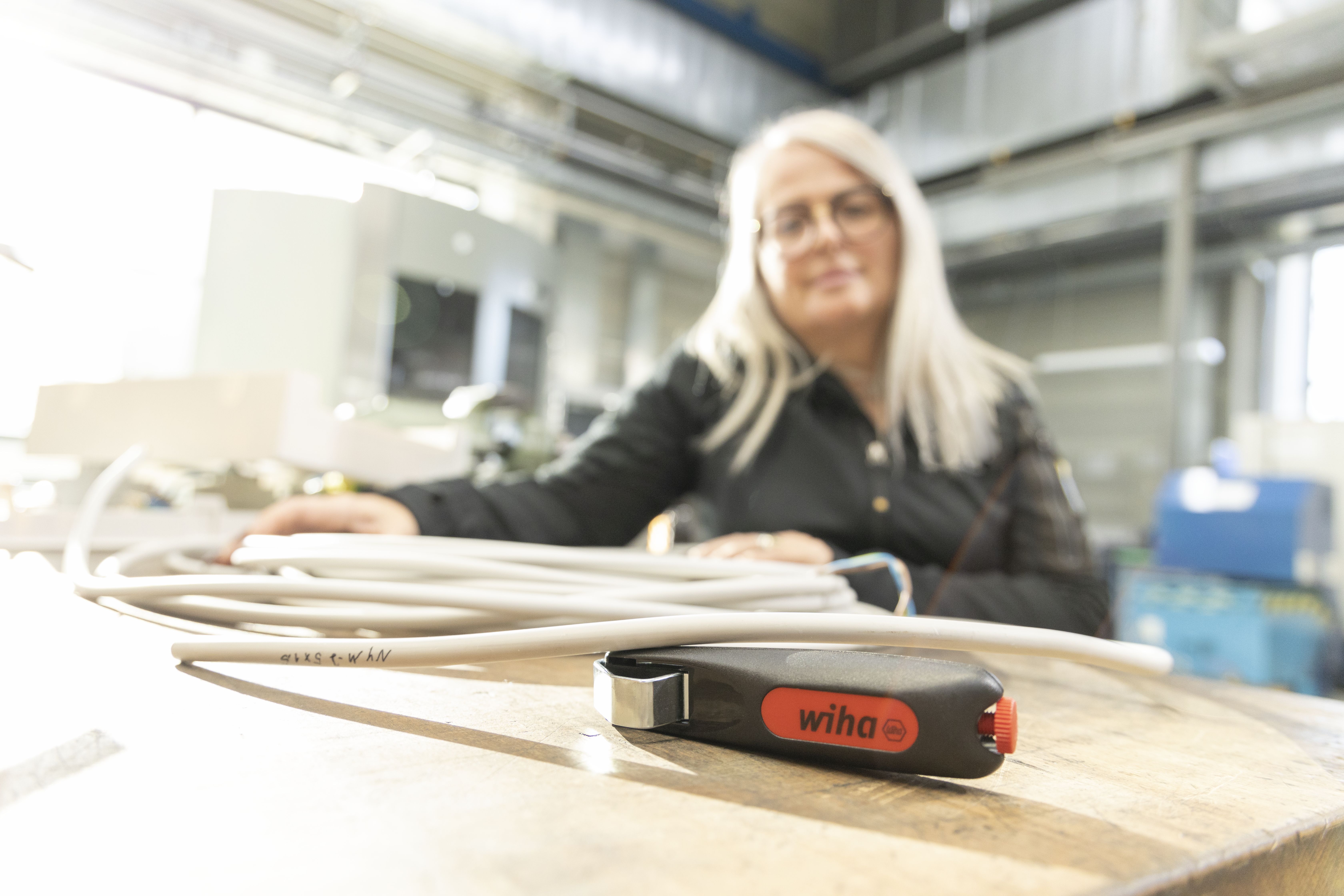 Wiha Avskalningsverktyg med roterande klinga för rundkabel 130 mm (44240)