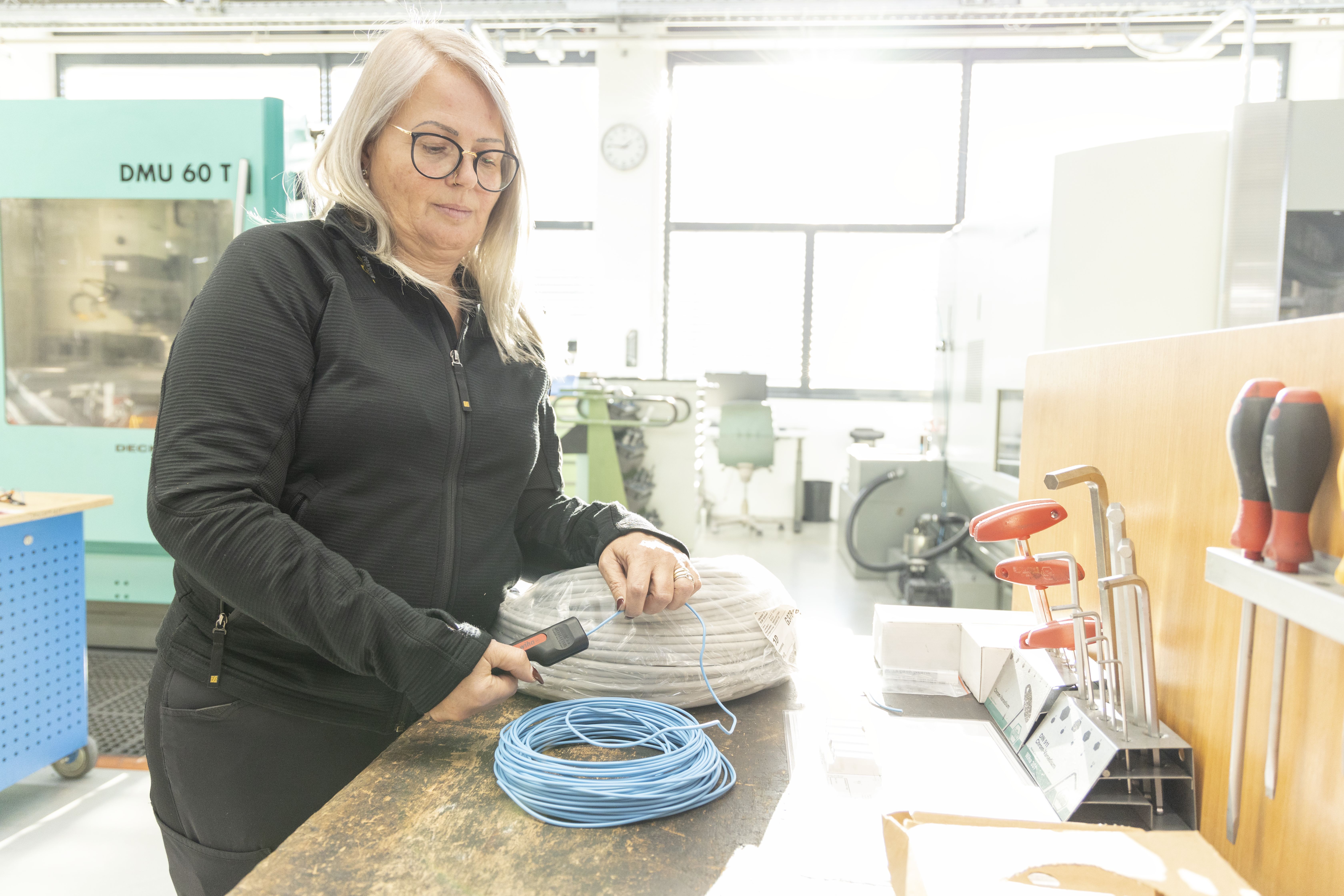 Wiha Avisolerings- och monteringsverktyg för koaxialkabel med F-kontakt 125 mm (44241)