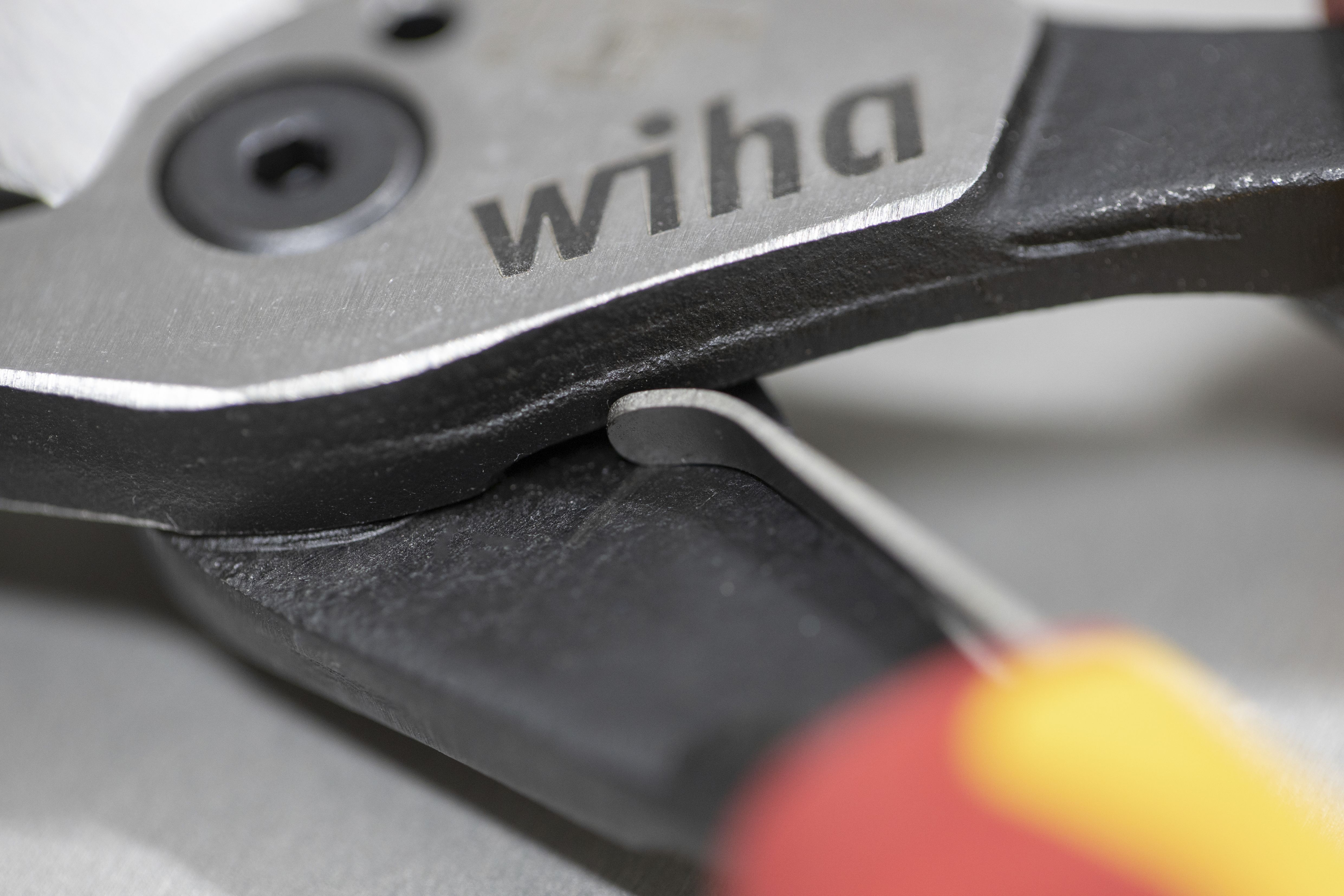 Wiha Multifunktionstång 8i1 Industrial electric med till-och frånkopplingsbar öppningsfjäder (45705)
