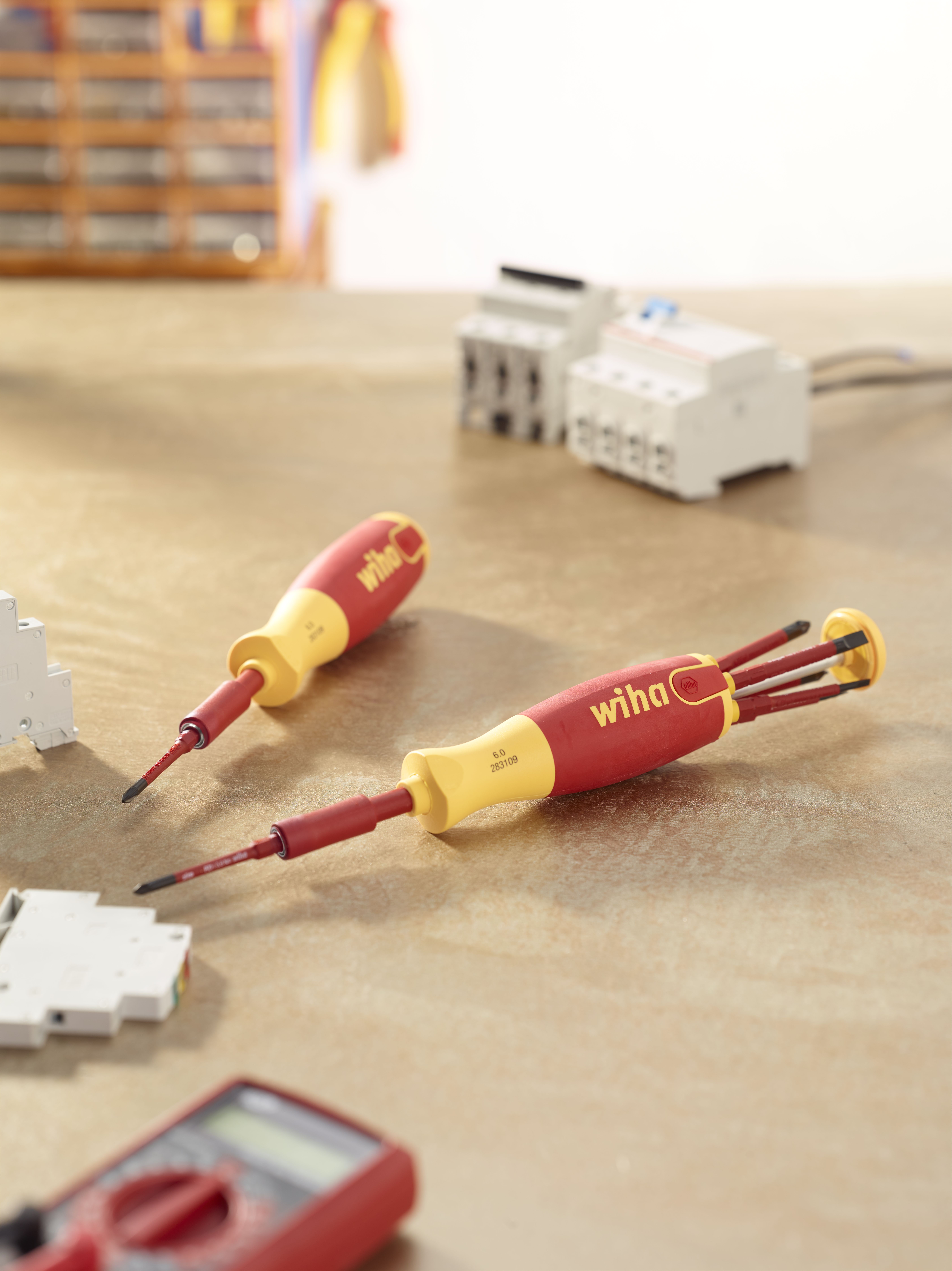 Wiha Skruvmejsel med bitsmagasin LiftUp electric Spår, Pozidriv, PlusMinus/Pozidriv med 6 slimBits i SB-kartongförpackning (41235)