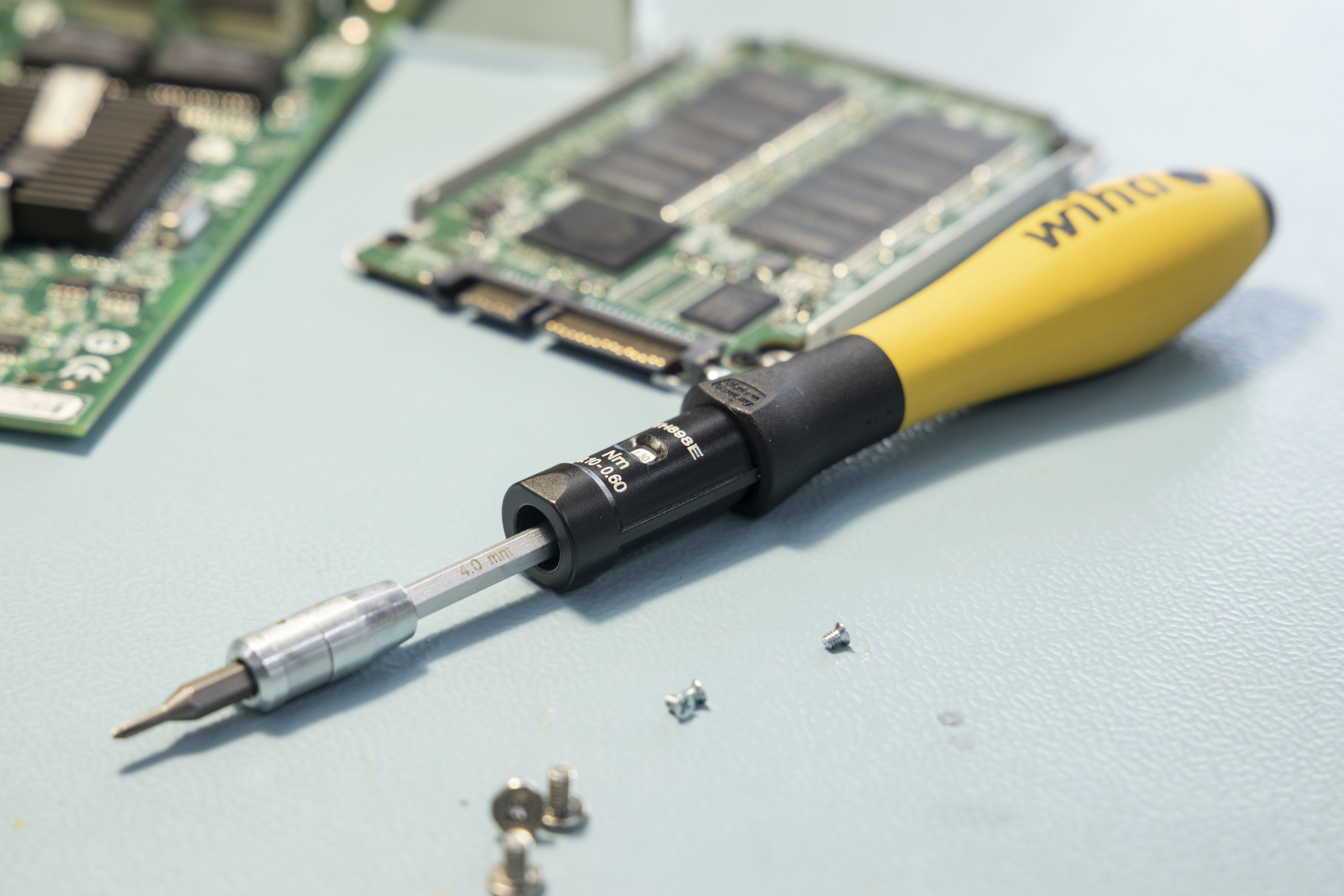 Wiha Sats med vridmomentskruvmejslar TorqueVario®-S Micro ESD 0,1–0,6 Nm blandat, 18 delar, variabelt inställbar vridmomentsbegränsning inkl. låda (45690)