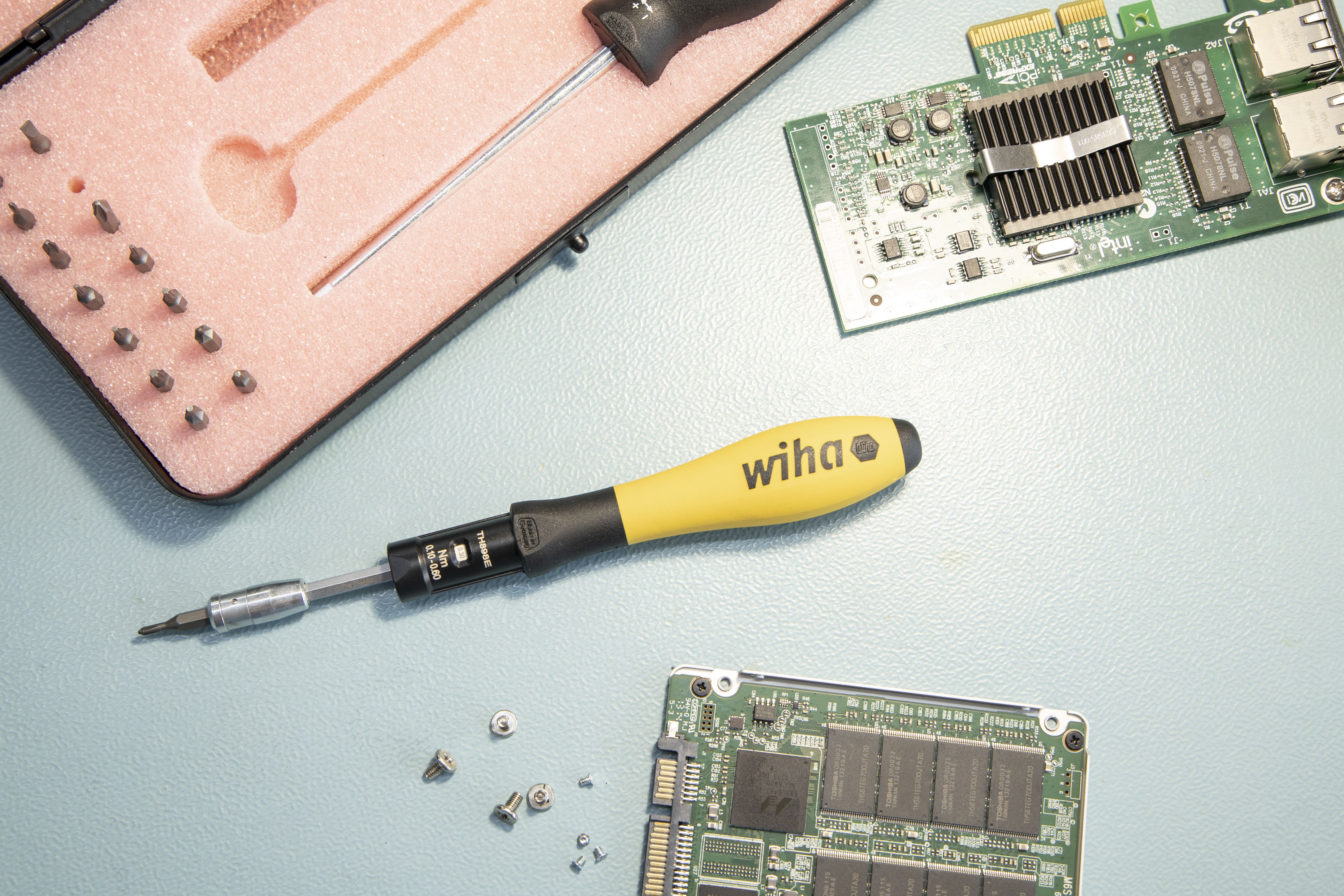 Wiha Sats med vridmomentskruvmejslar TorqueVario®-S Micro ESD 0,1–0,6 Nm blandat, 18 delar, variabelt inställbar vridmomentsbegränsning inkl. låda (45690)