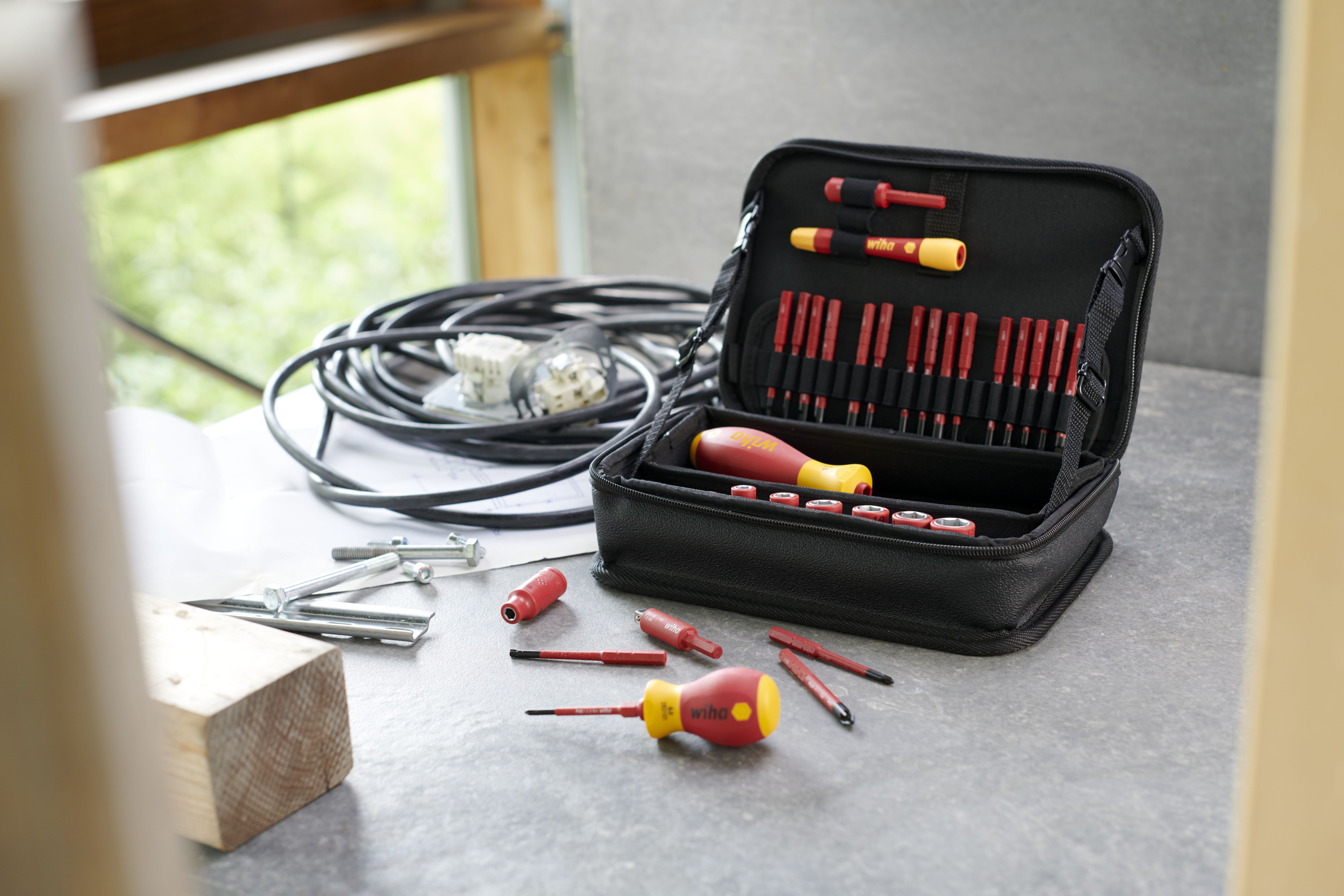 Wiha Verktygssats slimVario® electric blandad 32 delar inkl. funktionsväska (43465)