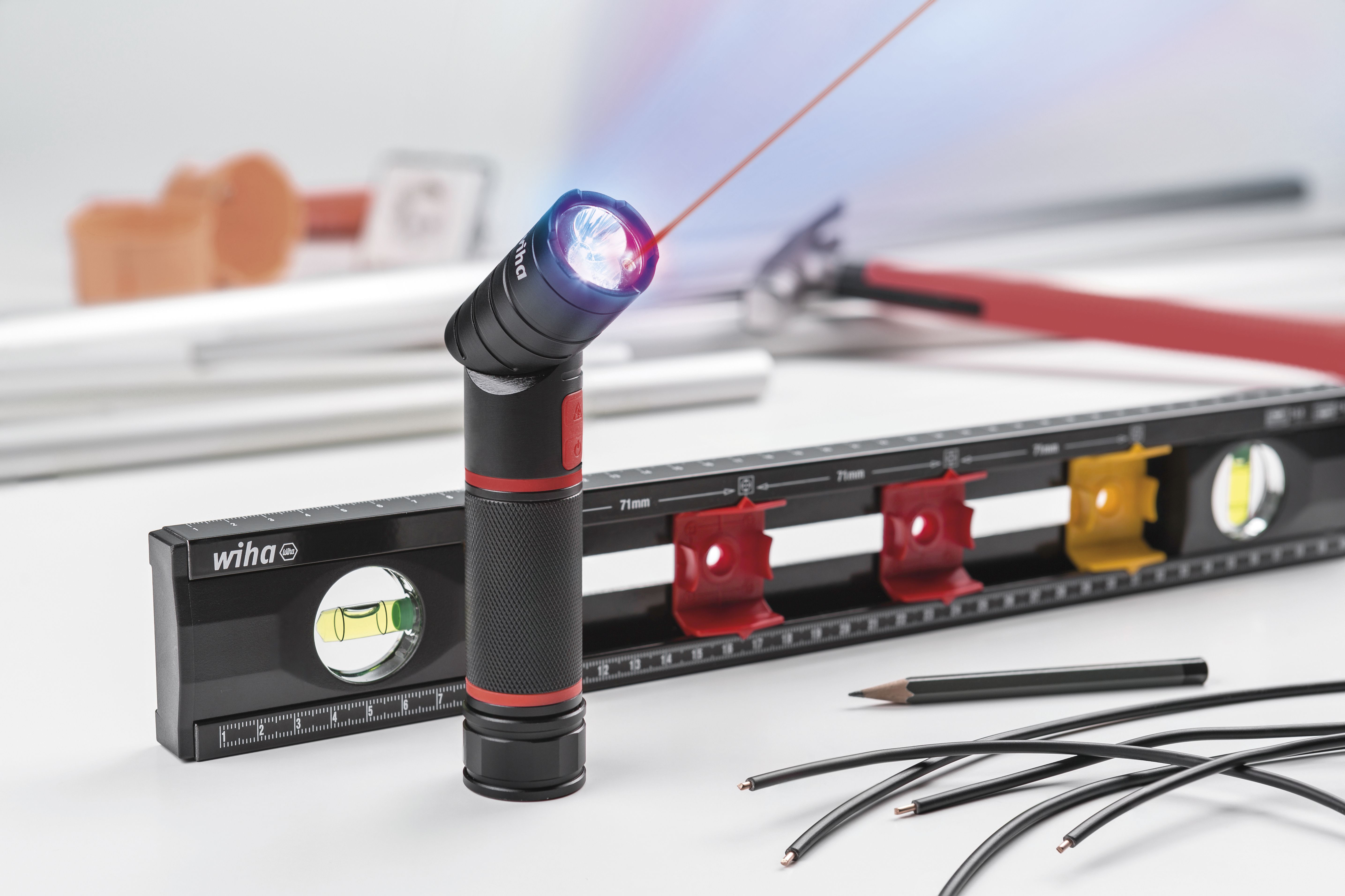 Wiha Ficklampa med LED, laser och UV-ljus inkl. 3x AAA batterier 100 - 310 lm (41286)