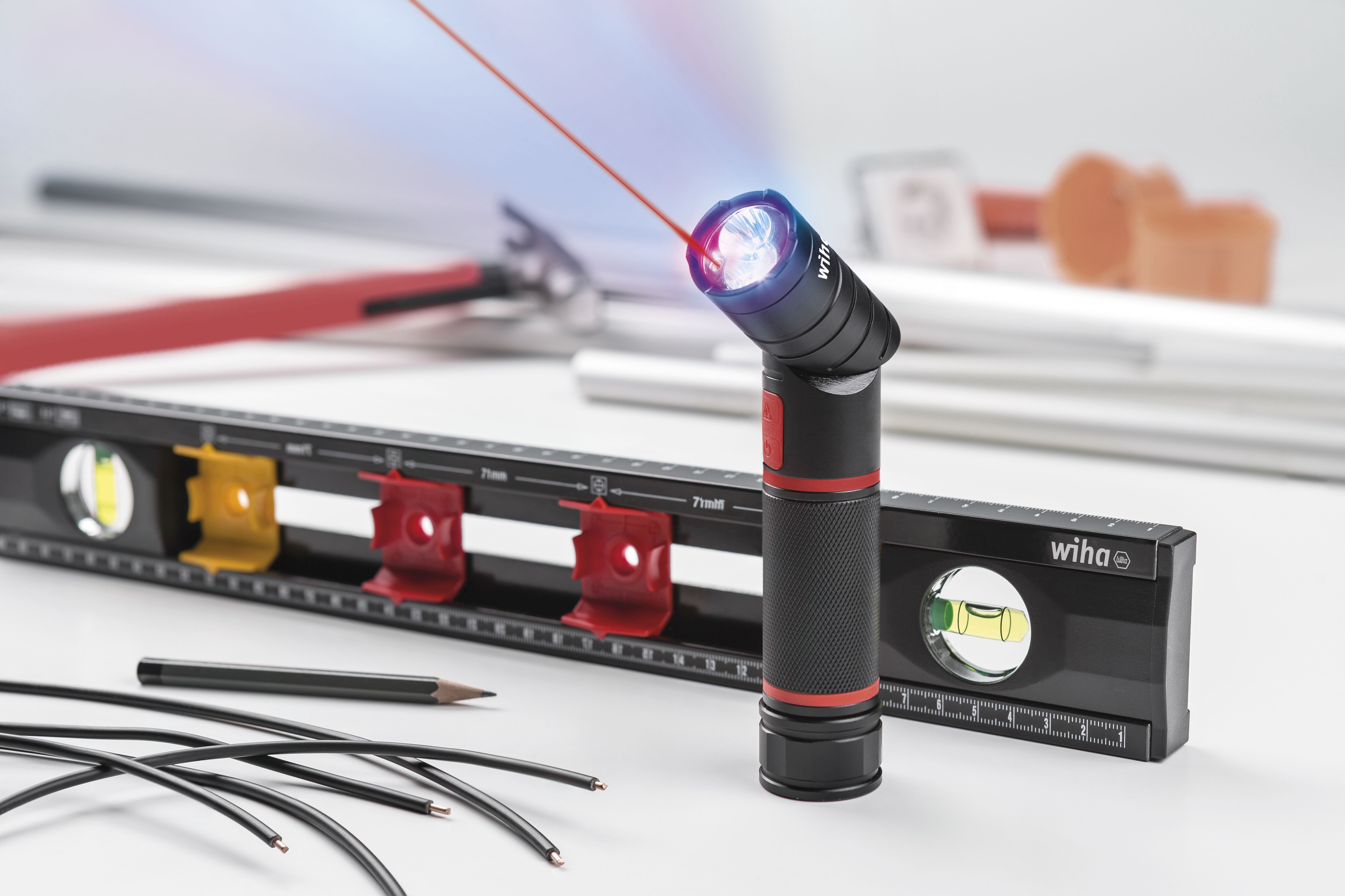 Wiha Ficklampa med LED, laser och UV-ljus inkl. 3x AAA batterier 100 - 310 lm (41286)